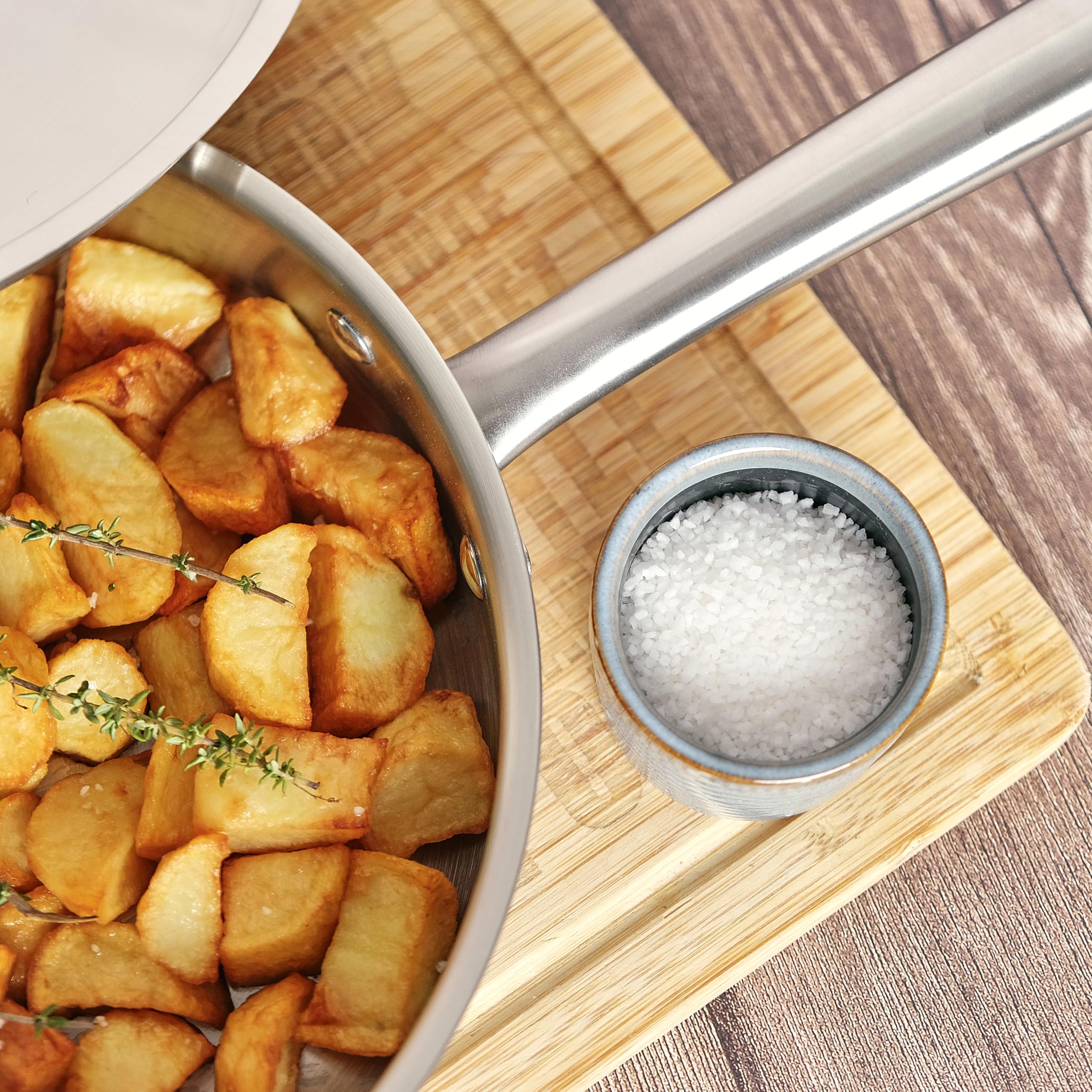 KAMBERG - Padella Ø28 cm in acciaio inox 18/10 triply - Senza PFAS - Coperchio incluso - Tutti i piani cottura inclusi induzione e forno - 0008279, grigio