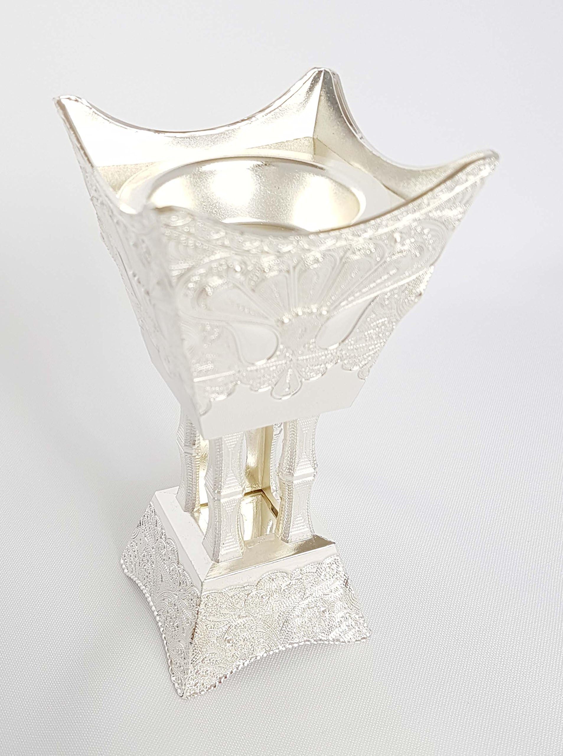 Oriental Patterned Four Pointed Metal Decorative Arabian Bakhoor Incense Burner Censer (Chrome)