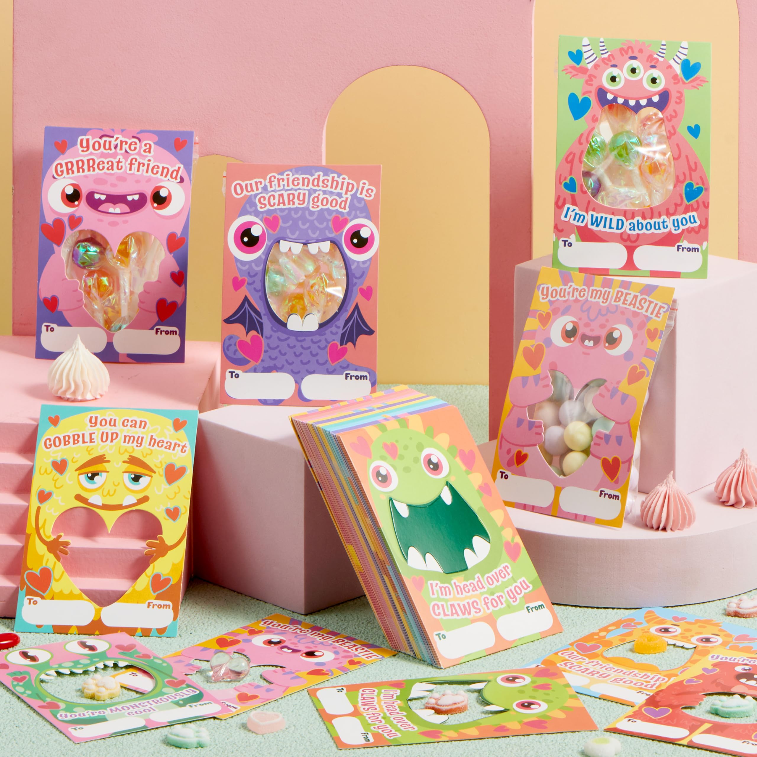 JOYIN 72 tarjetas de regalo para el día de San Valentín con diseños de monstruos con bolsas, tarjetas de felicitación huecas de San Valentín, tarjetas de dulces para niños, tarjetas de intercambio de