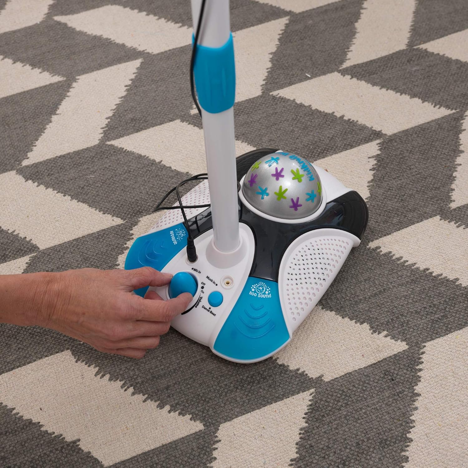 KidKraft Sing Along Mic & Amp Set with Speaker, Crowd Noises and Streaming Music Capability, Gift for Ages 3+