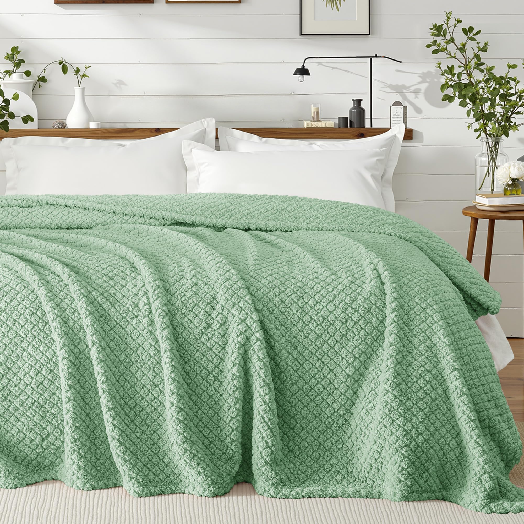 Exclusivo Mezcla King Size Flannel Fleece Blanket, Super Soft Jacquard Bed Blanket, Lightweight Fuzzy Warm for All Seasons, 230x265 CM, Sage Green