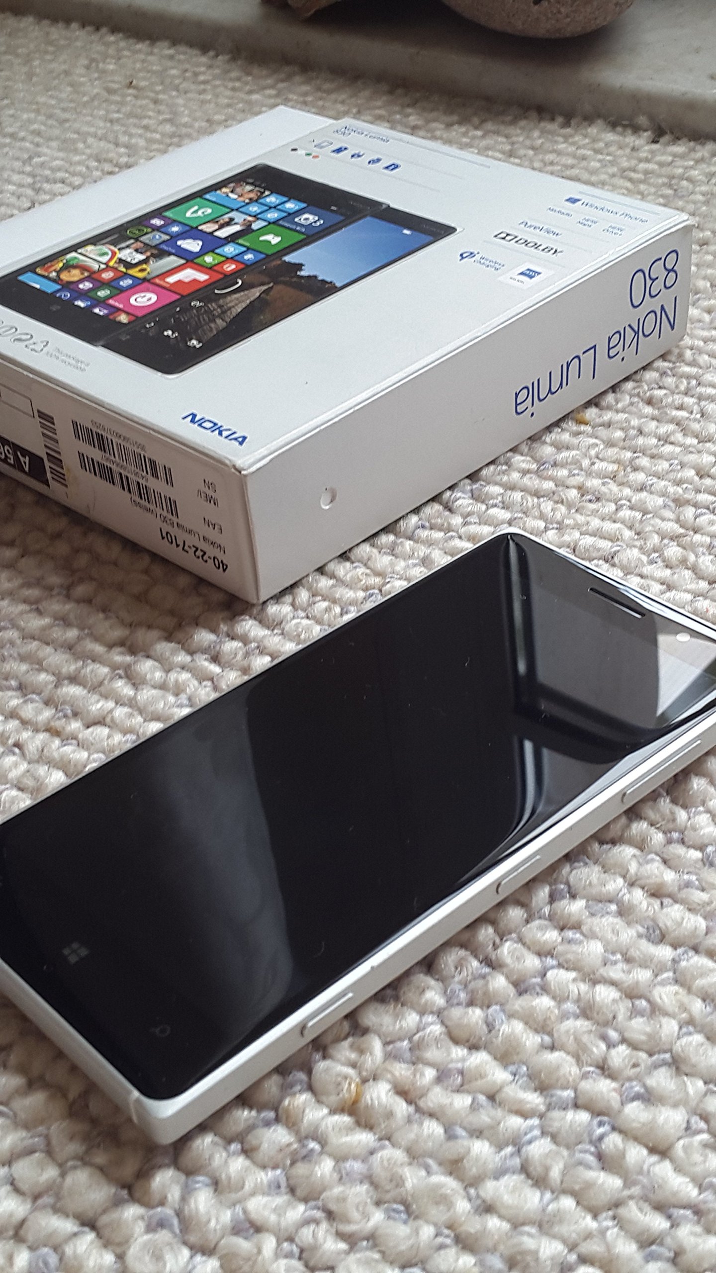 smartphone white 5 inch snapdragon 10 mp windows 8.1