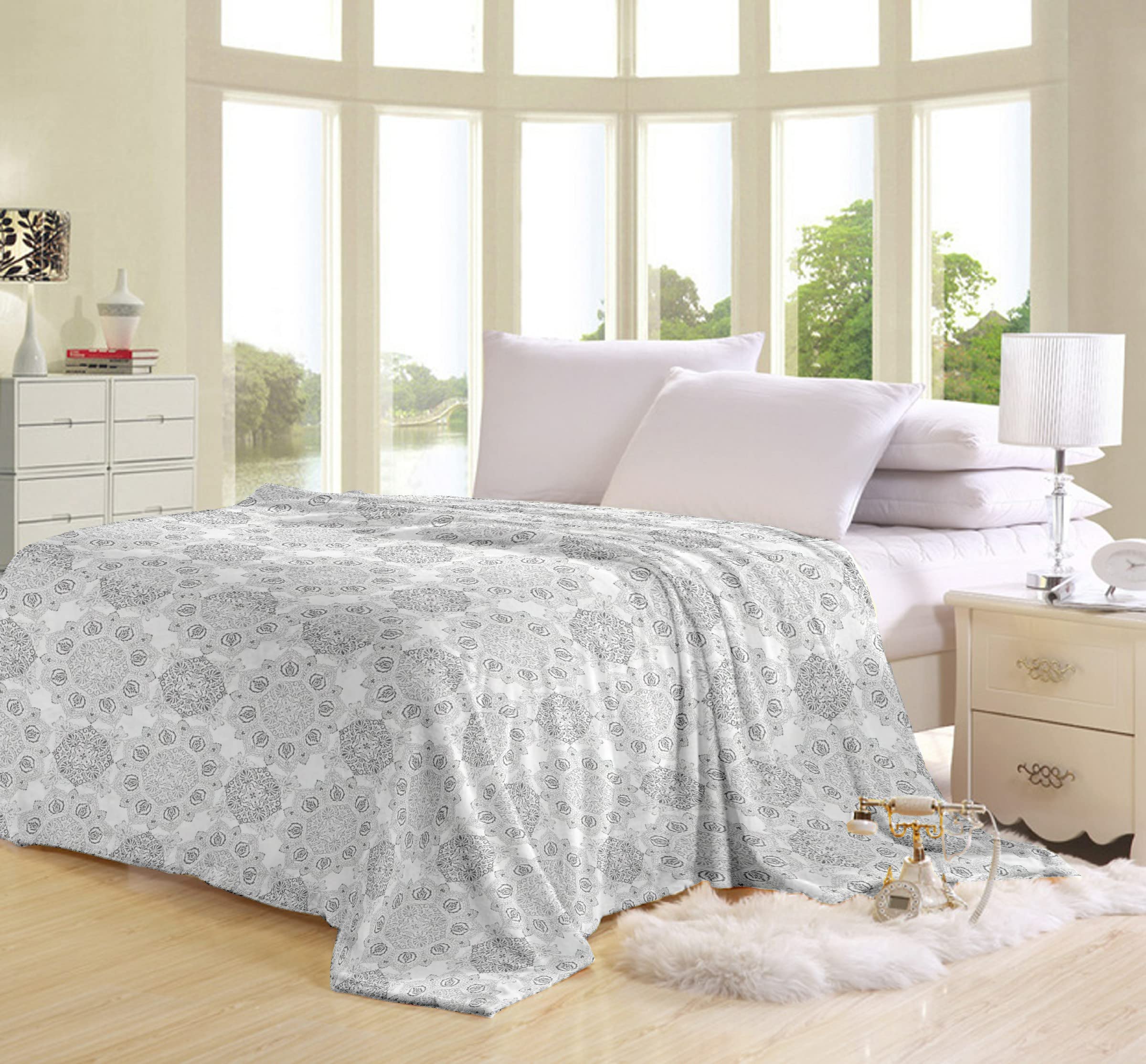 BESCH Mantas para Sofás de Franela 130x160cm Microfibre Extra Suave - Mantas para Cama de 90cm 100% Poliéster Suave, Ligera, Cómodo y Cálida - Mandala