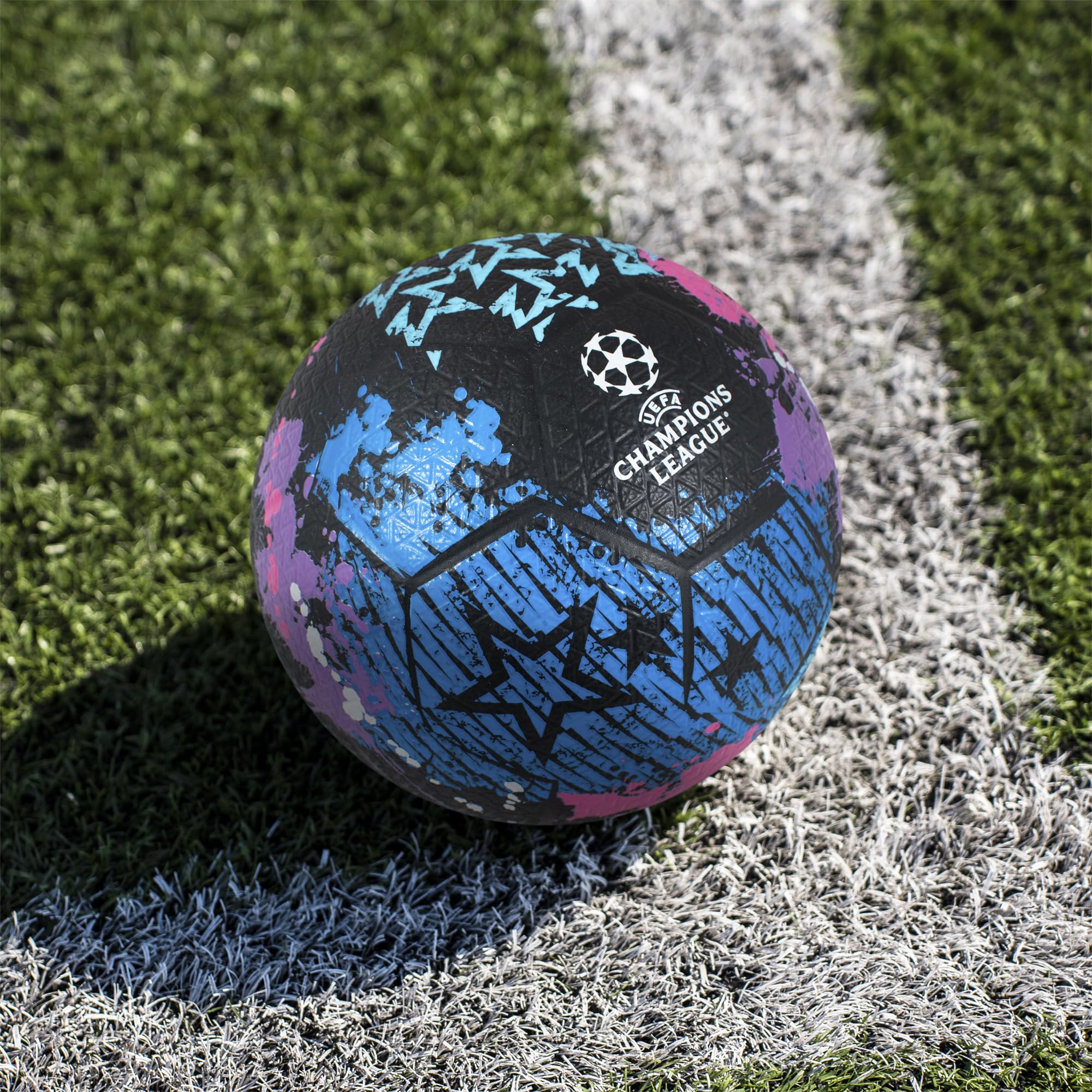 Hy-Pro Pallone da strada in gomma con licenza ufficiale UEFA Champions League, misura 5, ottima idea regalo, prodotto UCL, per interni ed esterni
