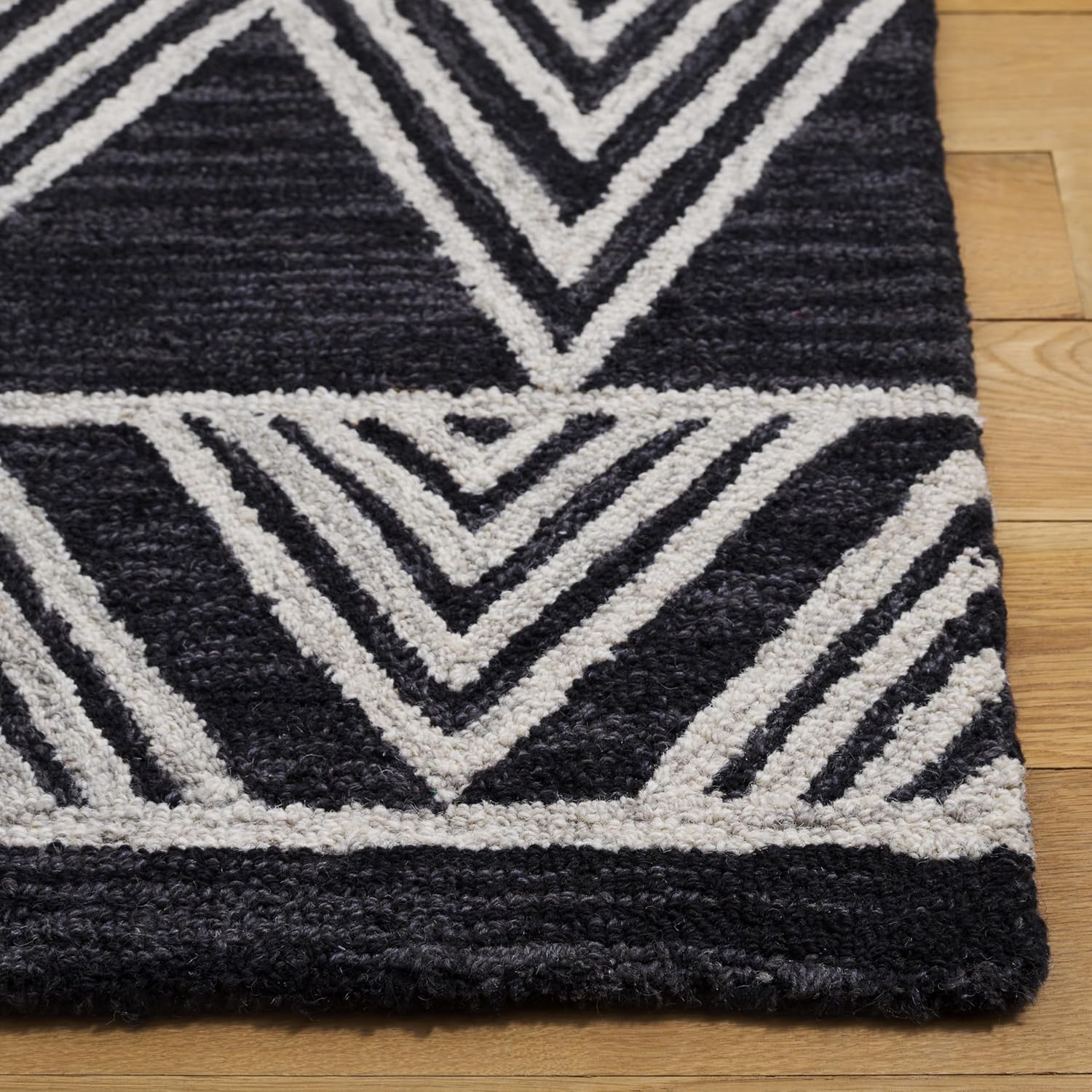 SAFAVIEH Micro-Loop Collection Accent Rug - 2' x 3', Charcoal & Ivory, Handmade Moroccan Tribal Wool, Ideal for High Traffic Areas in Entryway, Living Room, Bedroom (MLP155H)