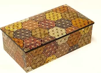 Amazon.co.jp: 寄木細工 寄木8寸2段宝石箱 亀甲 : おもちゃ