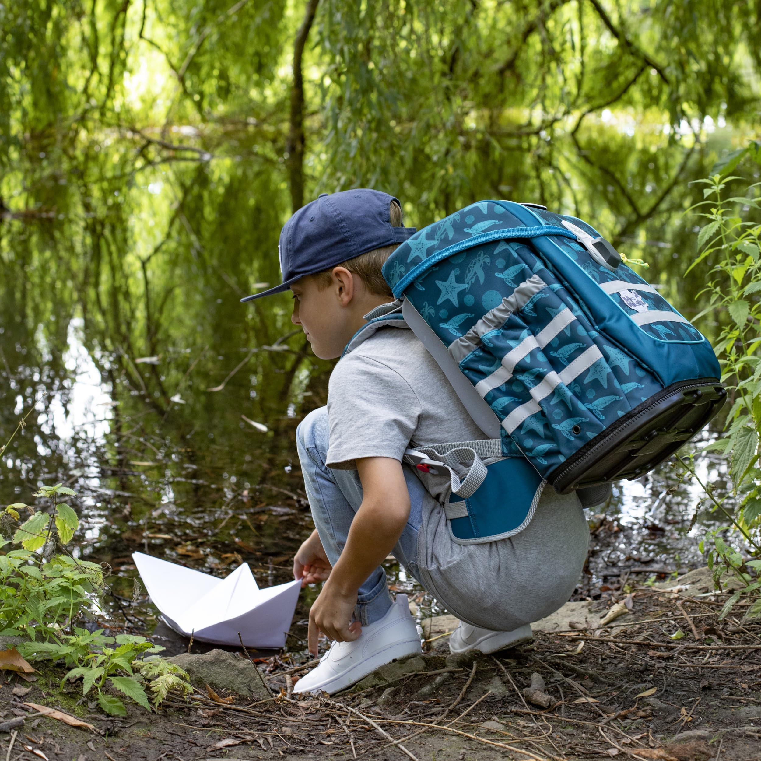 Familando - McNeill Ergo Complete Schulranzen Set - 6-teilig mit Federmappe - Orca Wal - Ergonomisch & 3-Fach verstellbar - 1150g leicht mit 20L Volumen & Reflektoren - aus recyceltem Ocean Plastic