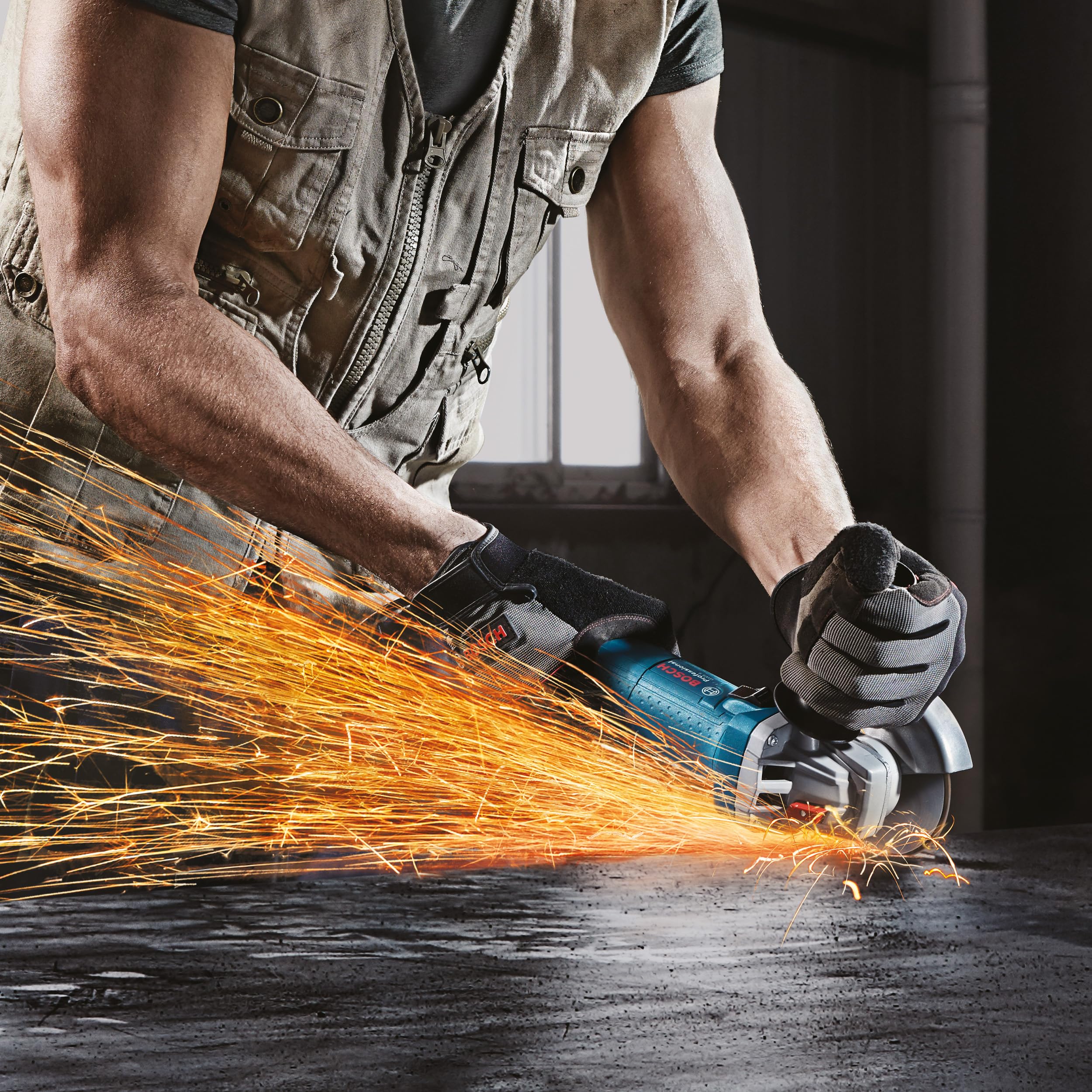 Bosch Professional amoladora angular GWS 9-125 S (potencia 900 W, velocidad en vacío: 2800-11 000 rpm, incl. brida, llave de dos agujeros, tuerca de apriete, cubierta protectora, empuñadura auxiliar)