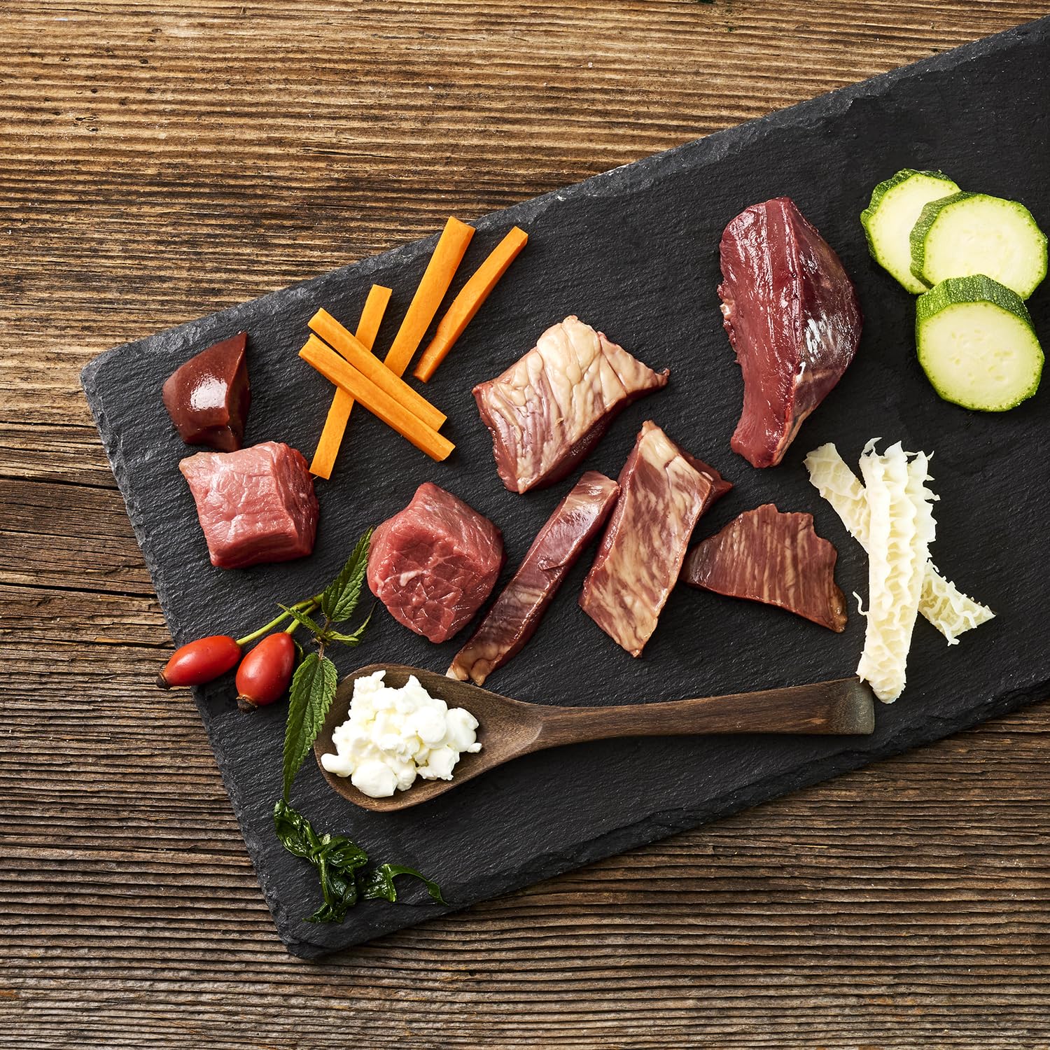 Fleischeslust Saucisse pour chien Junior - Bœuf juteux avec fromage frais en grains et courgettes (15 x 200 g) - Nourriture humide résistante aux coupures et sans céréales - Nourriture pour chiens