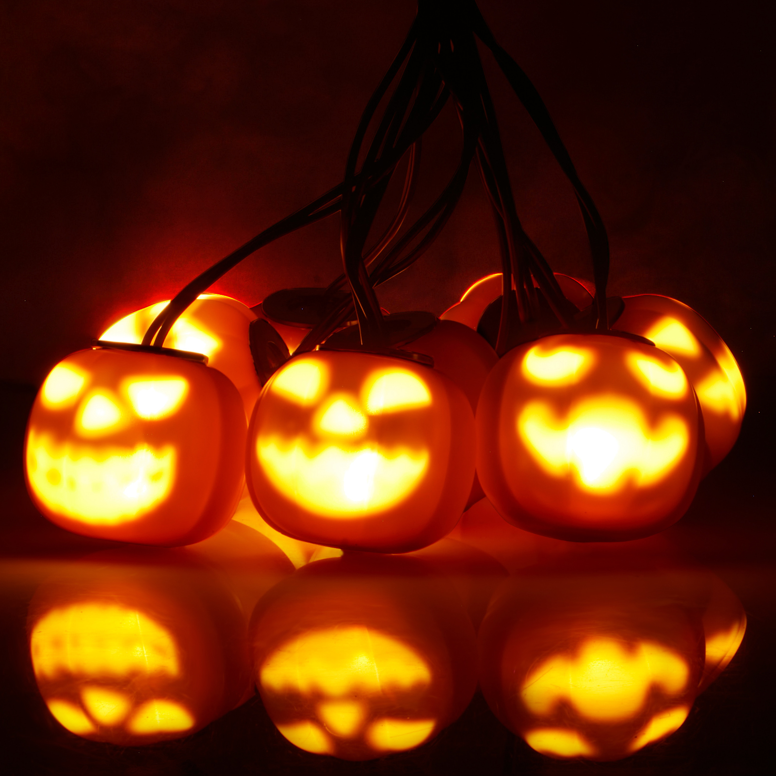 ハロウィン Halloween Pumpkin with LED Lights 8.5-Inch Pumpkin with LED Color Change Lights Decoration