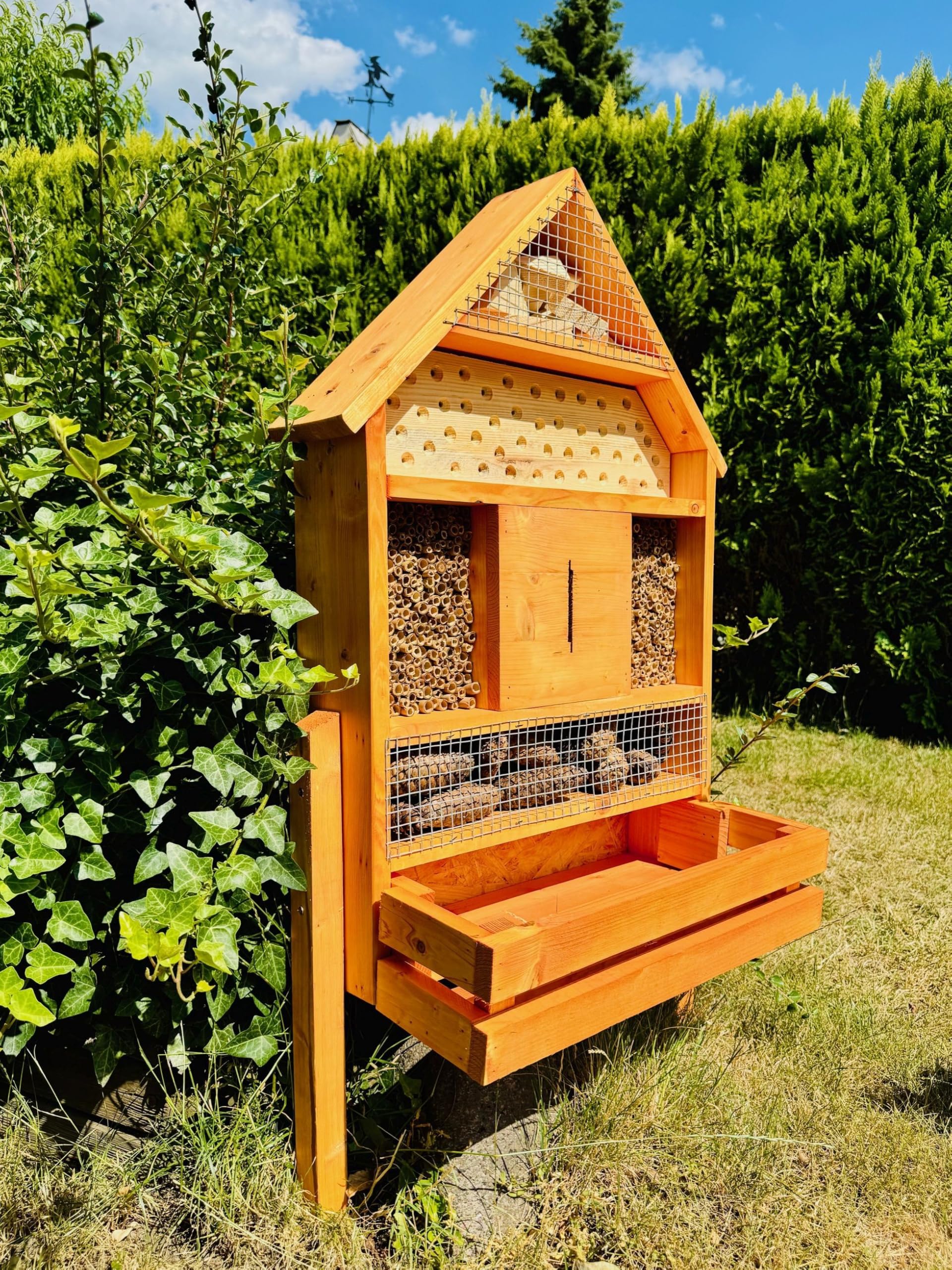 Casetta per insetti XL realizzata a mano in legno massiccio per le api selvatiche, con fioriera, marrone laccato, con sottovaso, 97 x 51 x 18 cm (altezza x larghezza x profondità)