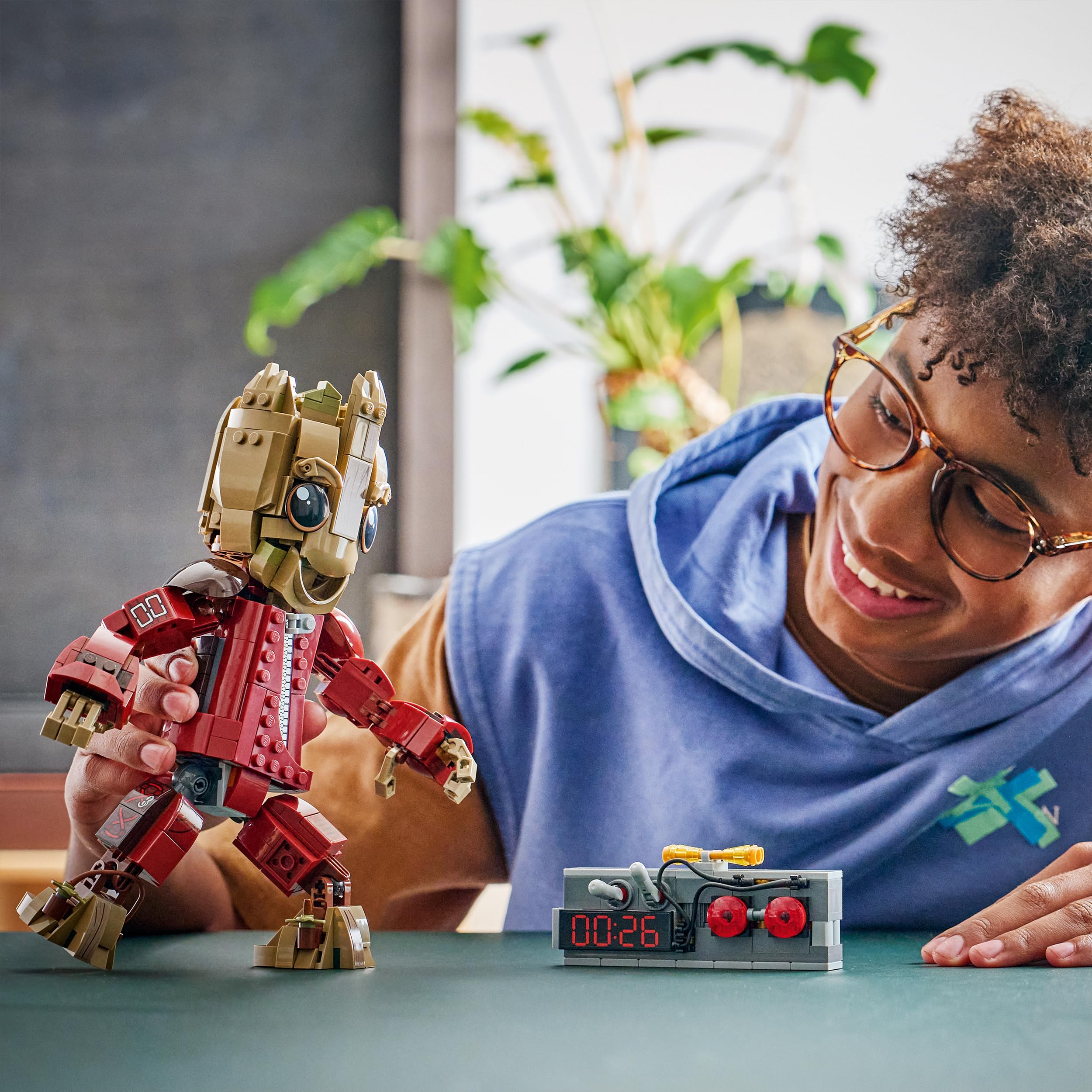 LEGO | Marvel Groot con Traje de Saqueador - Juguete de Superhéroes para Coleccionar - Decoración del Dormitorio - Regalo de Cumpleaños para Niños de 10+ Años y Fans de Guardianes de la Galaxia 76341