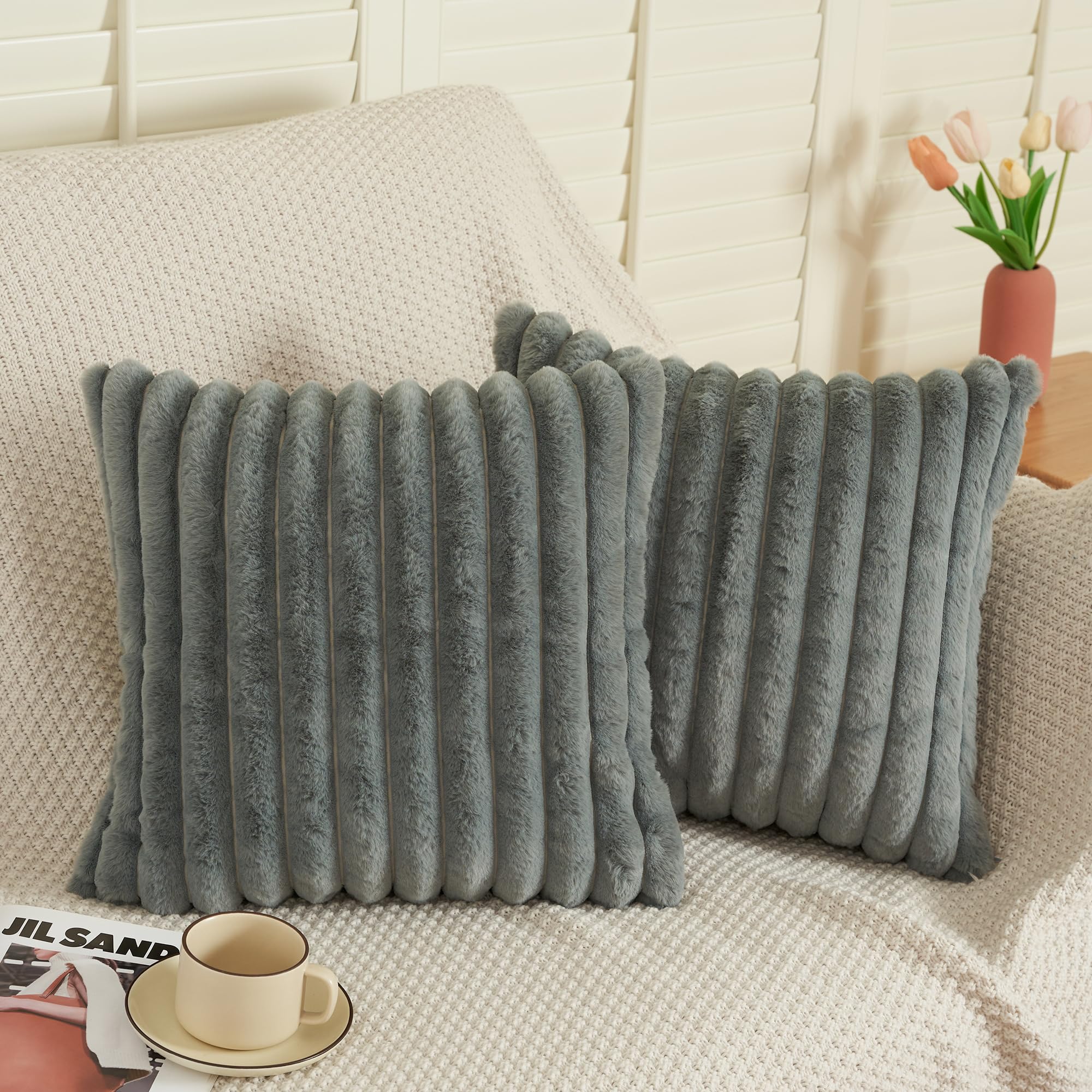 ORANIFUL Kissenbezüge 2er Set Samt Kissen mit Pompoms Couchkissen Einfarbig Kopfkissen Deko Kissenbezug Dekokissen Kissenhülle für Sofa Wohnzimmer Schlafzimmer Büro