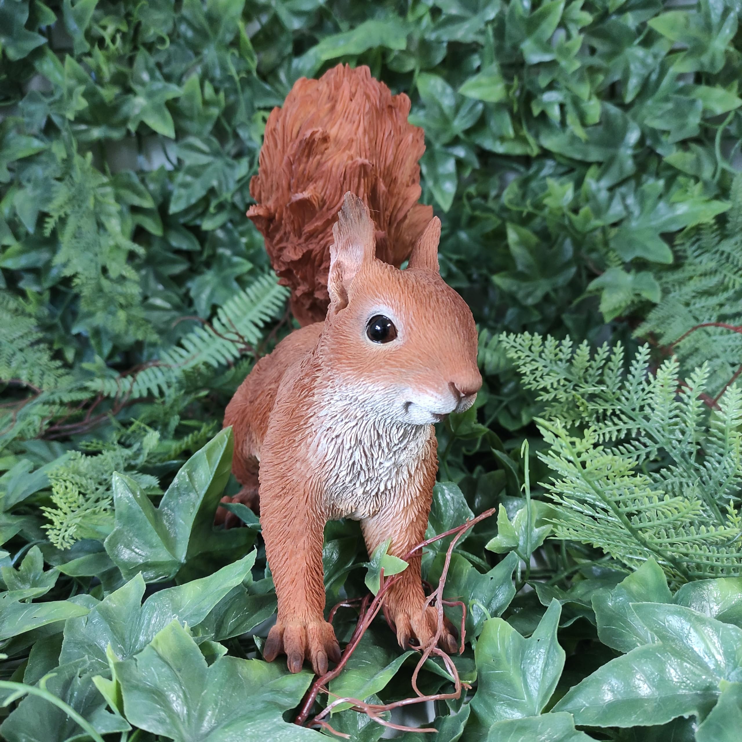 Real Life Laufendes rotes Eichhörnchen | Harzdekoration für Haus oder Garten | XRL-RS10-D