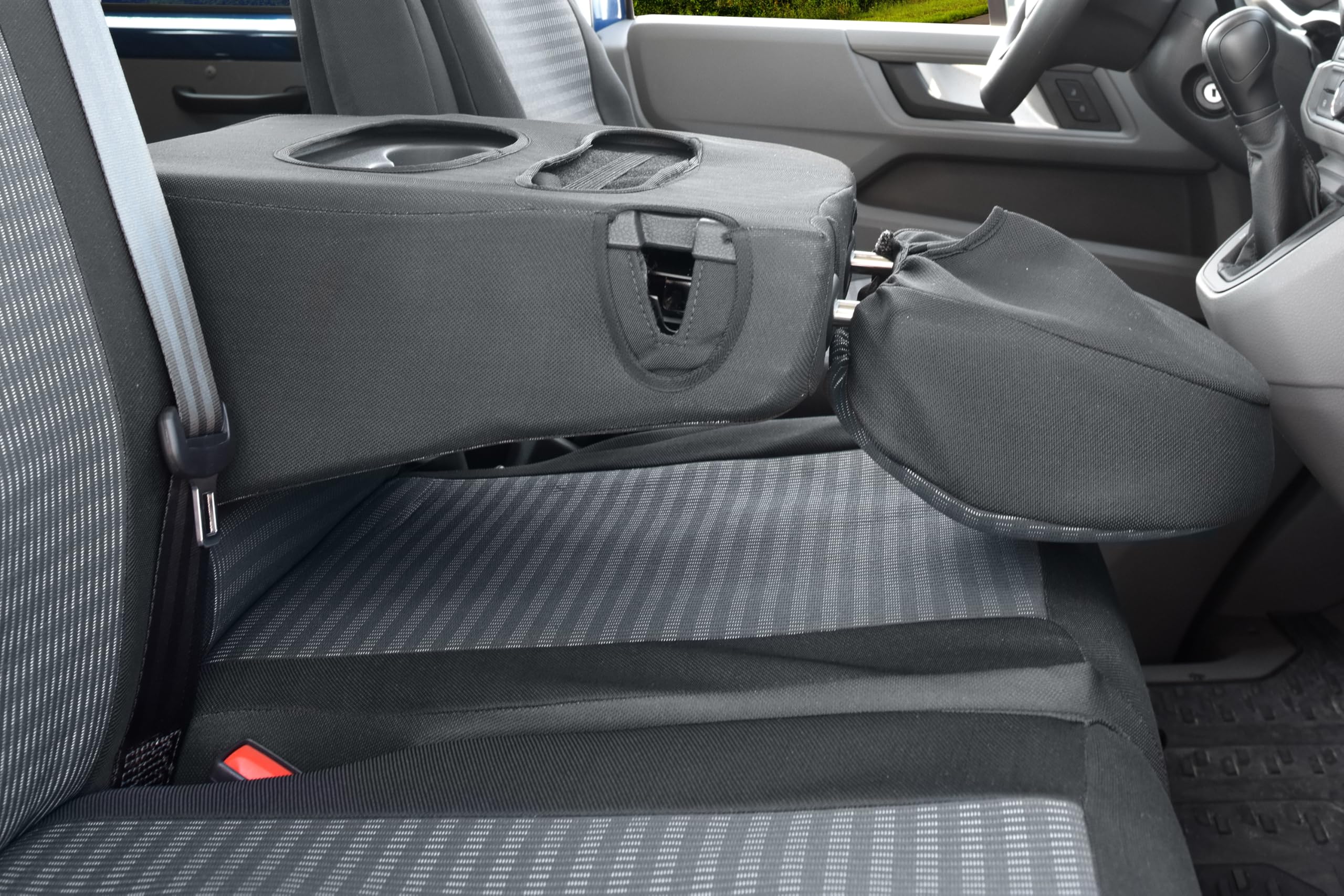 Z4L Sitzbezüge passend für Crafter ab 2017-3 Sitzer - Polyester Grau, Hero - Passgenau für Version mit Tisch Vorne auf dem Beifahrersitz