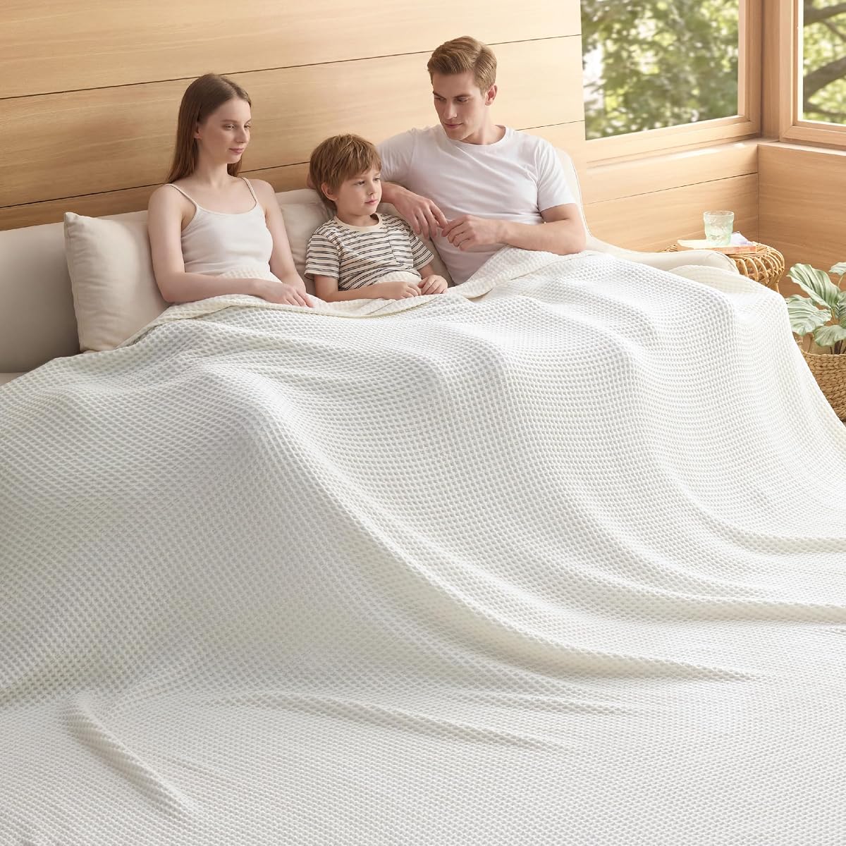 Bedsure Manta tipo gofre liviana 100% algodón, tamaño King, blanco | Verano, Transpirable, Suave, Confort, Ligero, Delgado, Texturizado, Cama, Sofá, Silla, 120 "x 94", Sábana, Regalos acogedores