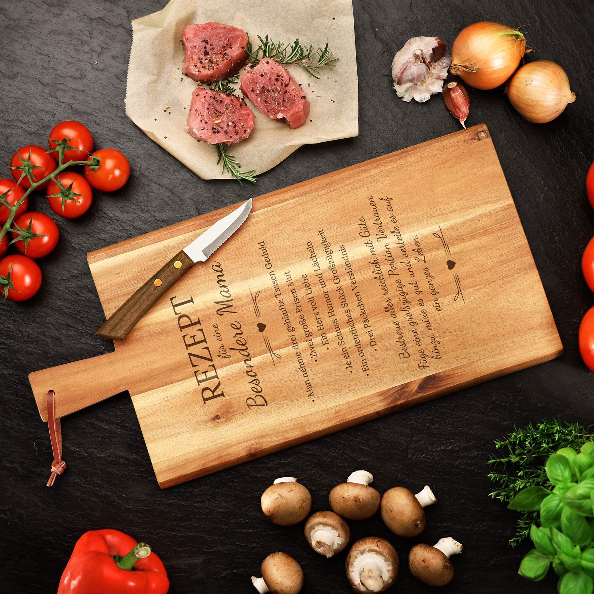 Casa Vivente Großes Schneidebrett mit Griff und Lederband, Gravur Rezept Mama, Geschenkidee zum Muttertag