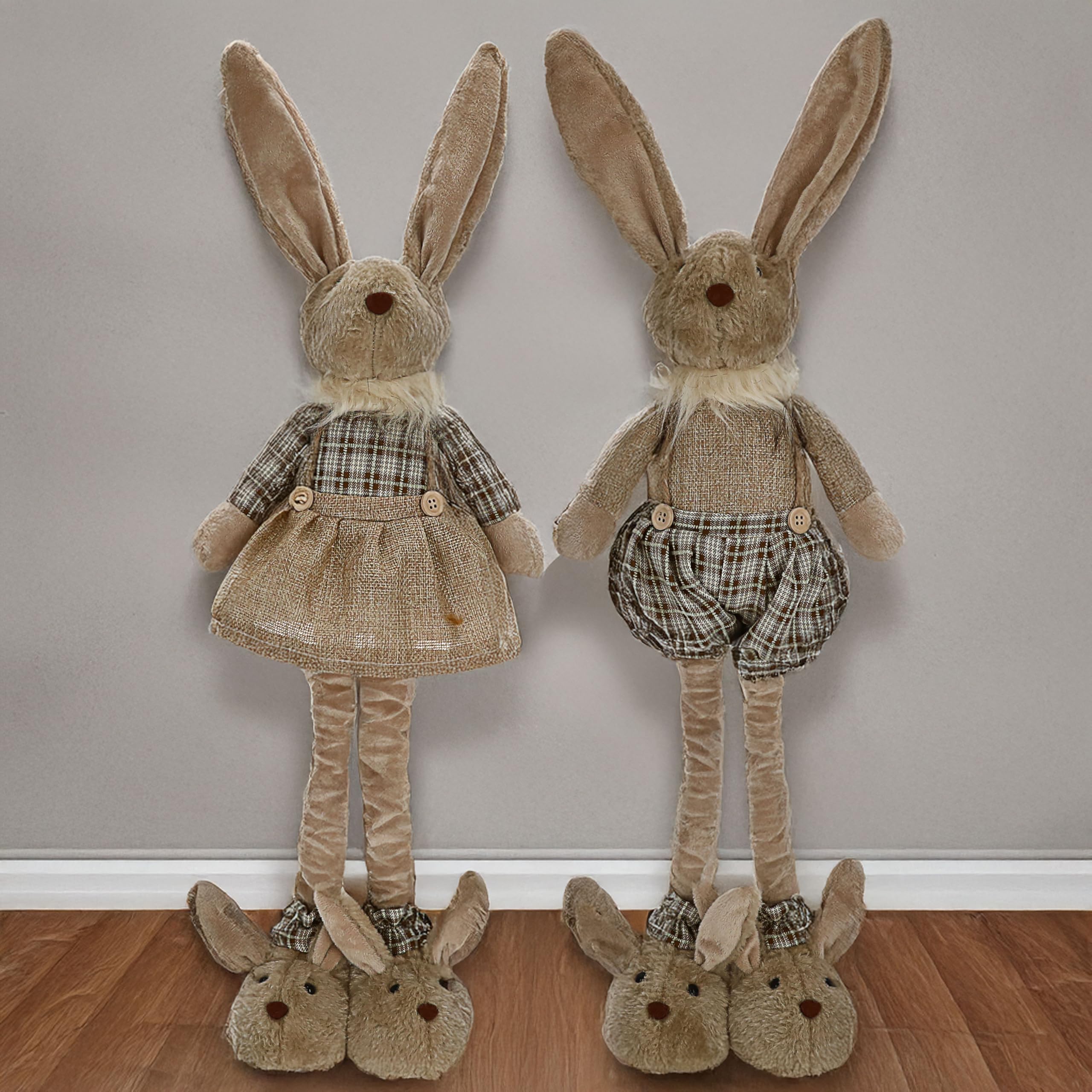 Cepewa Osterhasenpaar mit Teleskopbeinen | max. H115cm Polyester Brauntöne Metallbeine | Frau und Mann mit Hasenschuhen