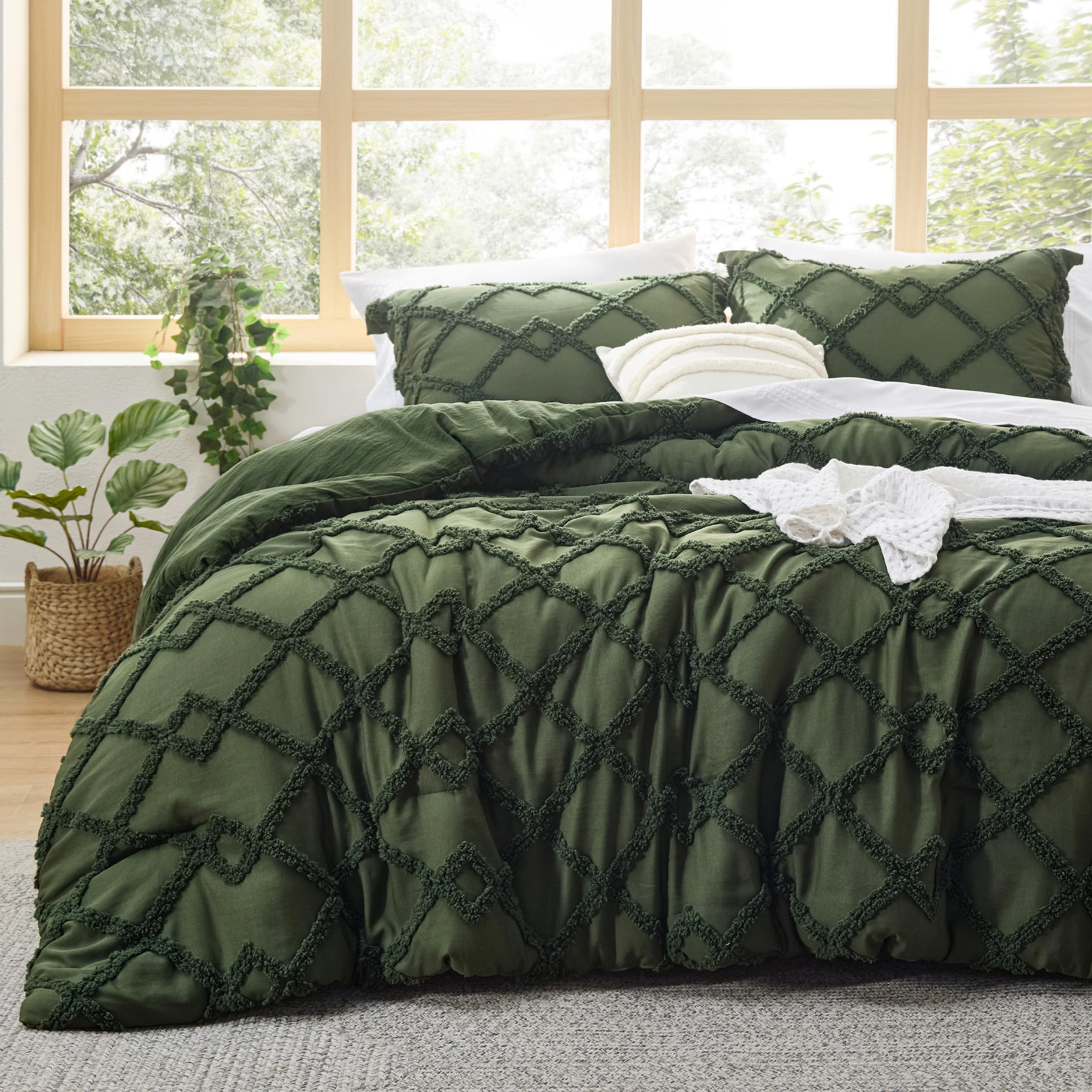 Bedsure Boho Comforter Set King - Olive Green Tufted King Size Comforter, 3 Pieces Farmhouse Shabby Chic Embroidery Bed Set, Soft Fluffy Geometric Pattern Bedding for All Seasons