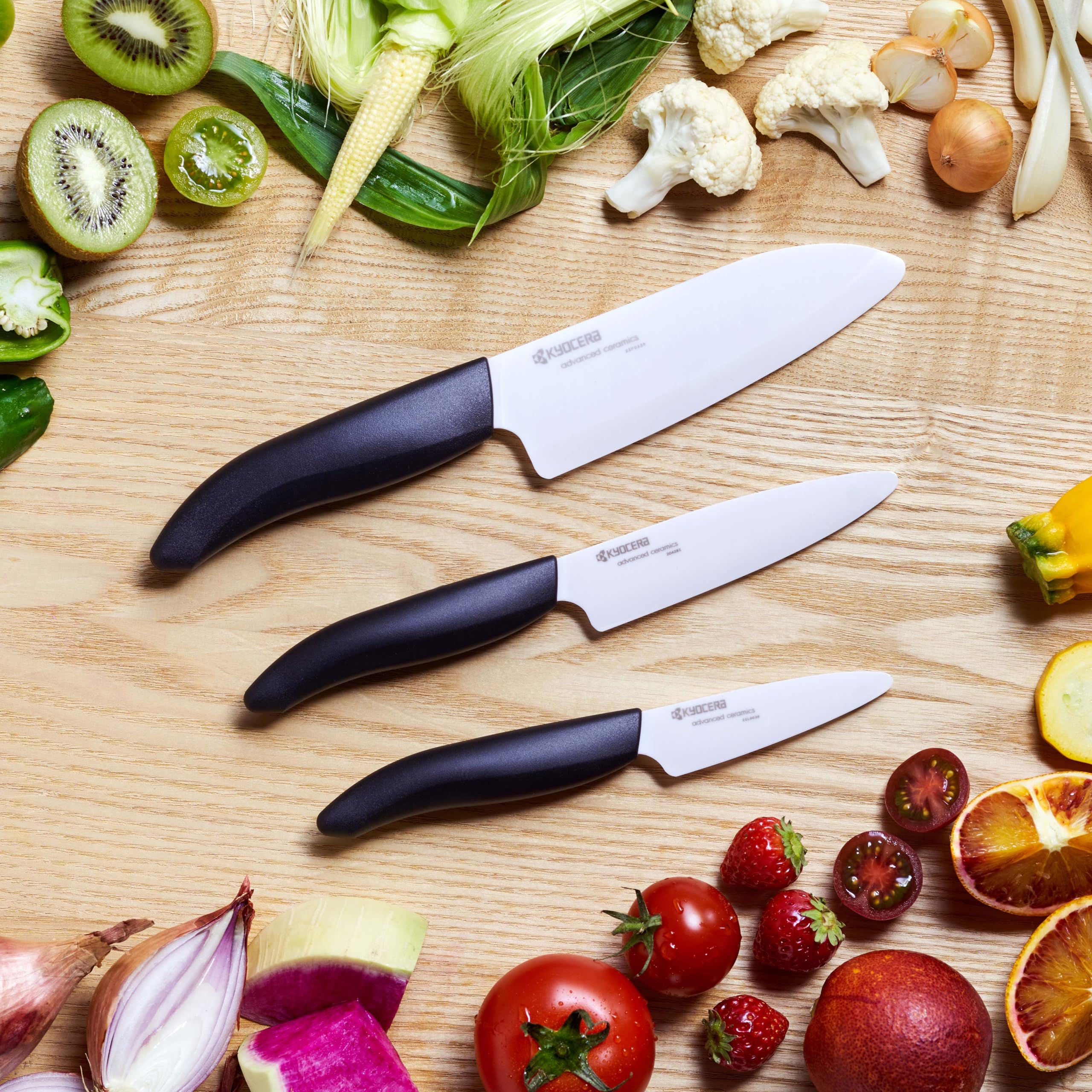 Kyocera FK-3PC-BK, Juego de cuchillos, Cuchillo para pelar 7.5 cm, Cuchillo utilitario 11 cm, Cuchillo Santoku 14 cm, hoja de cerámica de circonio afilada, afilada a mano, ligera, no corrosiva