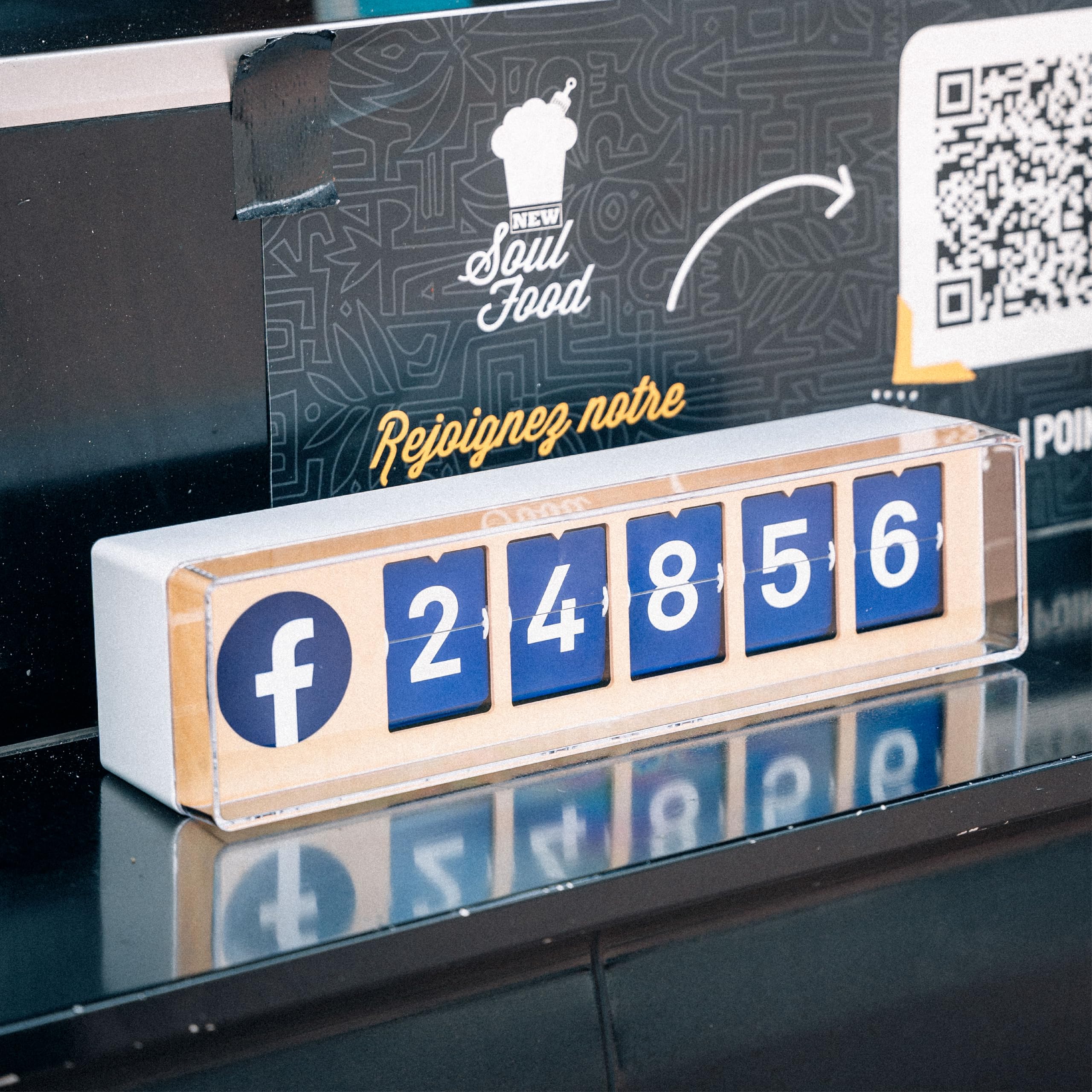 Licznik Obserwujących na Facebooku od Smiirl - Więcej obserwujących - Ruchome klapki w czasie rzeczywistym - Dla restauracji, sklepów itd - Wi-Fi i Hotspot - Łatwa instalacja (niebieski, 5 cyfr)