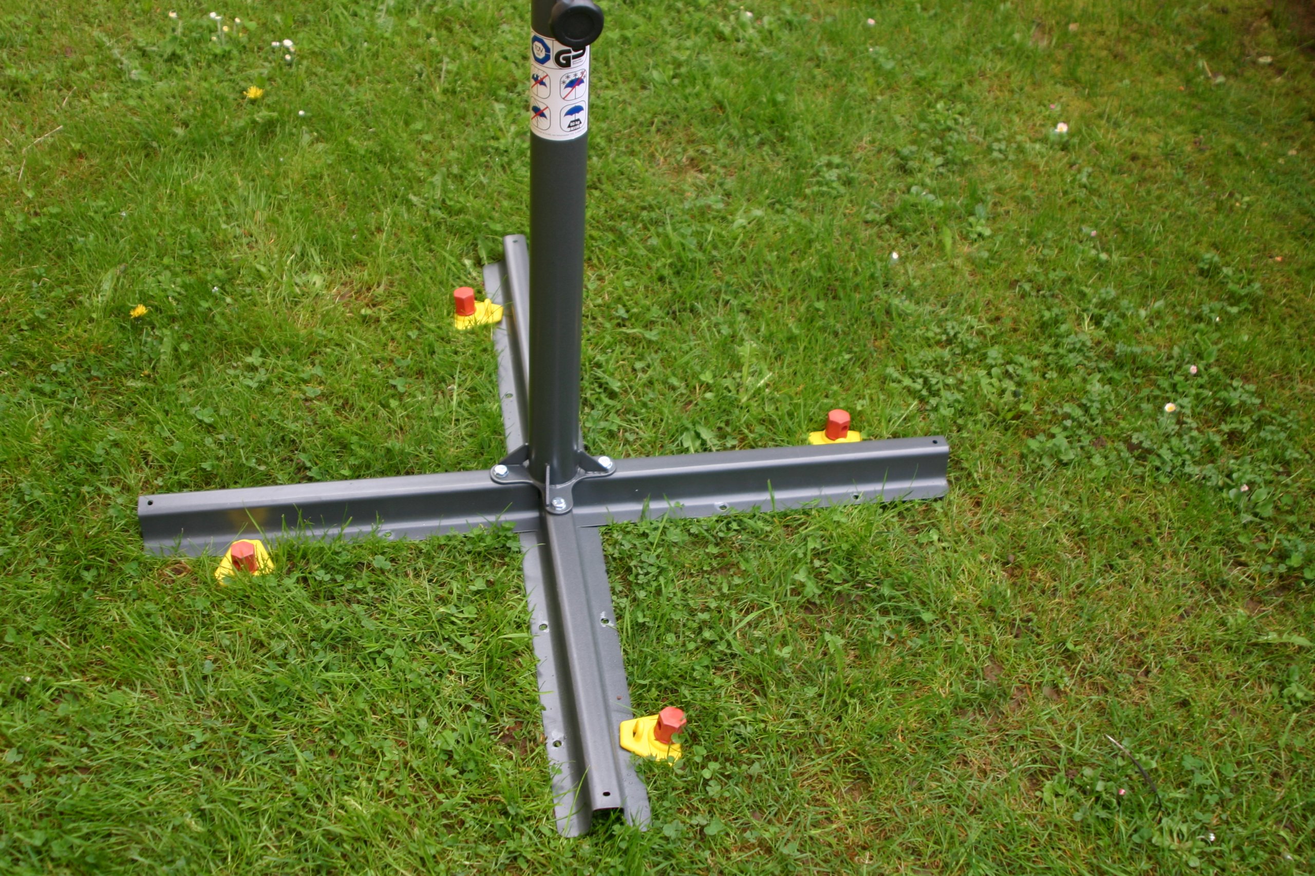 SCHIRMSTÄNDER - BODEN BEFESTIGUNG - ALU-FIX mit 2 Erdschrauber Wurmi® ALUMINIUM HERINGE 30 cm Lang - Set besteht aus 2 x Hakenstiftplatte + 2 x ALUMINIUM - Schraubheringen - STABIELO - Wurmi-Produkte ®MADE in GERMANY - LANGZEIT-TEST bestanden - INNOVATION