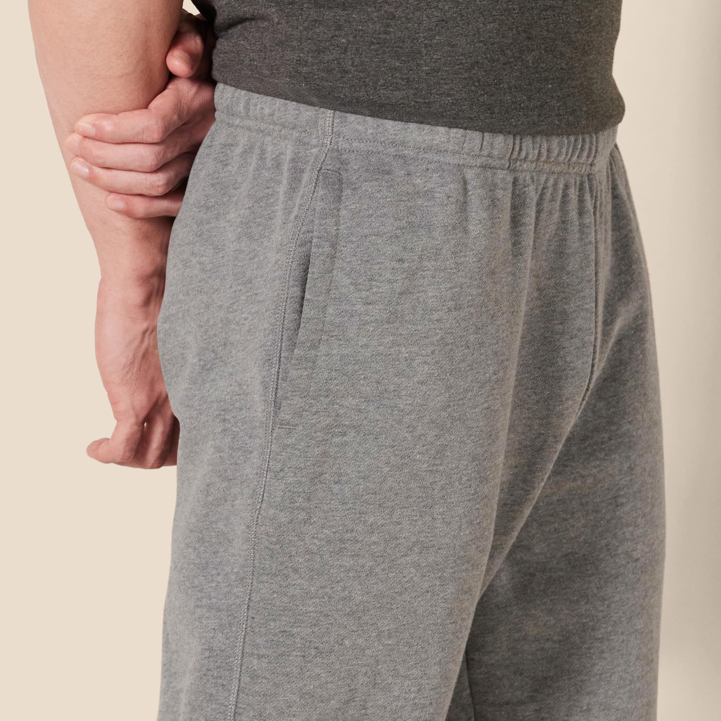 Amazon Essentials Pantaloni Sportivi da Jogging Taglio Rilassato, in Pile, vestibilità Comoda Uomo