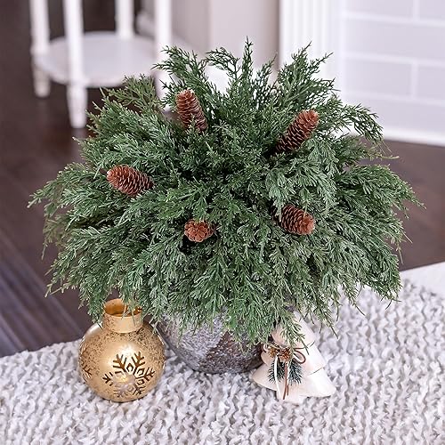 Miniatura 7 de Tallos de cedro artificiales de pino Norfolk para decoración de Navidad, 12 tallos de pino falso con 5 ramas de conos de pino grandes, plantas