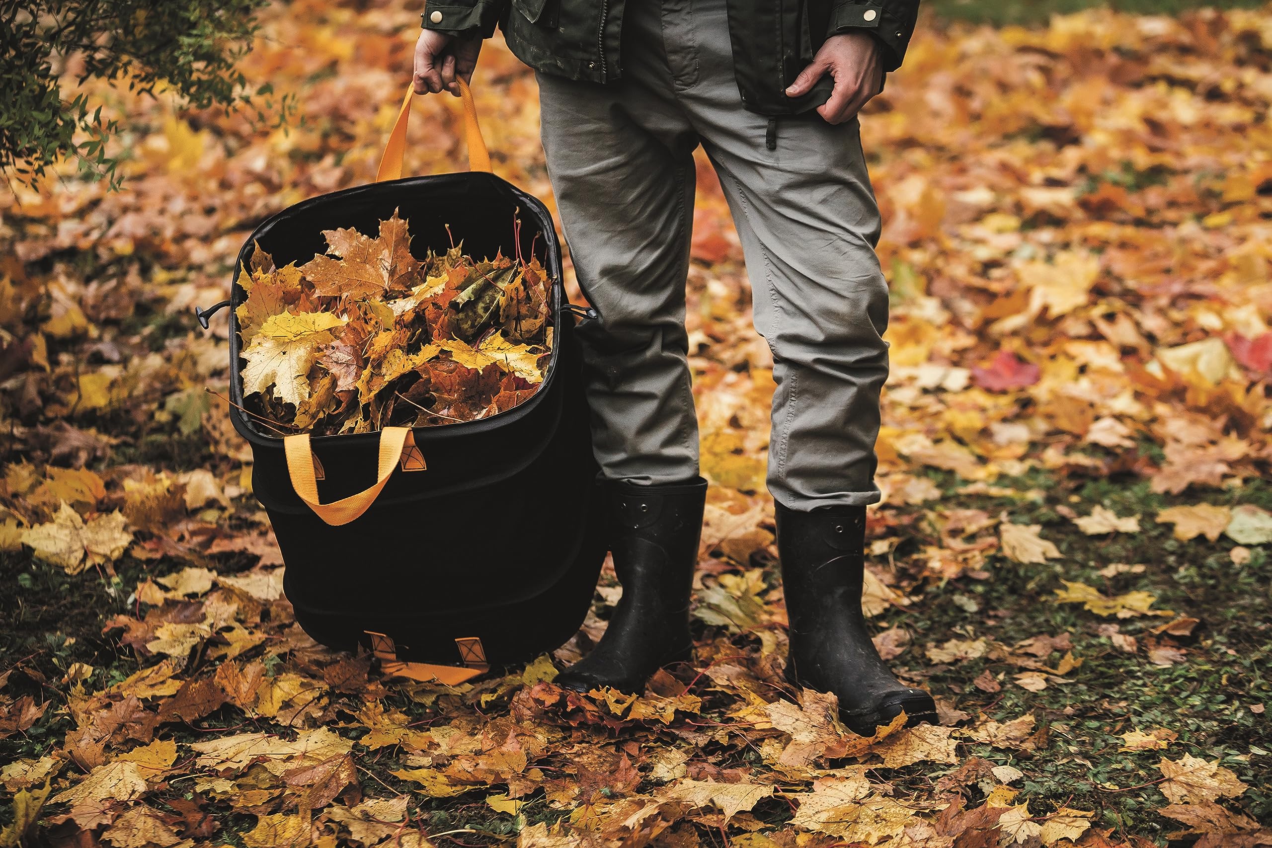 Fiskars Grande sacco da giardino PopUp con maniglie, Pieghevole per risparmiare spazio, Capacità: 219 L, Altezza: 70 cm, Larghezza: 56 cm, Nero/Arancione, Ergo, 1028373
