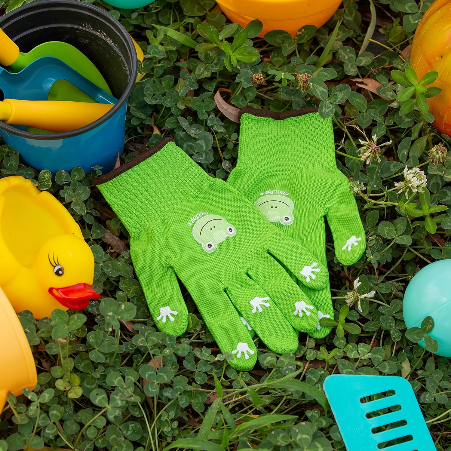 COOLJOB Medium Toddler Gardening Gloves for Little Boys Girls Ages 4-6, Breathable Kids Work Gloves with Grippy Animal Paw Dots for Children Yard Landscape, Brown Bear, 1 Pair - Image 3