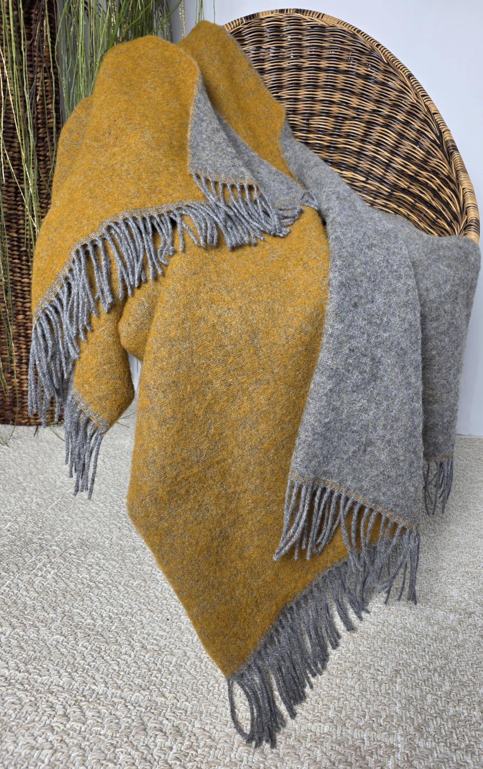 Wolldecke 100% Schurwolle Wohndecke in versch. Farben 140 x 200 cm Tagesdecke Schurwolldecke Woll-Plaid Tirol (Grau-Senf (Double face), 140 x 200 cm)