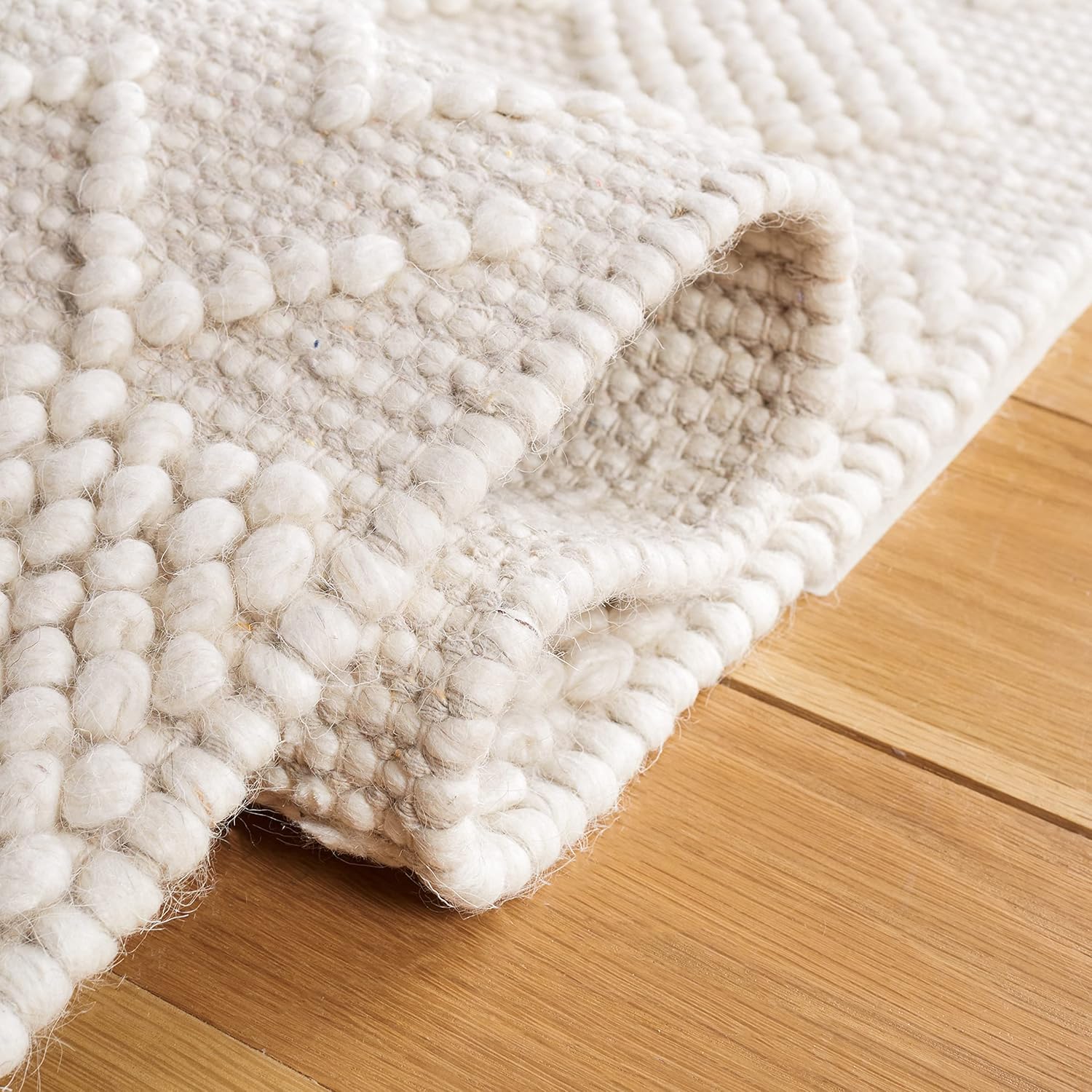SAFAVIEH Natura Collection Area Rug - 6' x 9', Ivory, Handmade Boho Farmhouse Rustic Wool, Ideal for High Traffic Areas in Living Room, Bedroom (NAT125A)