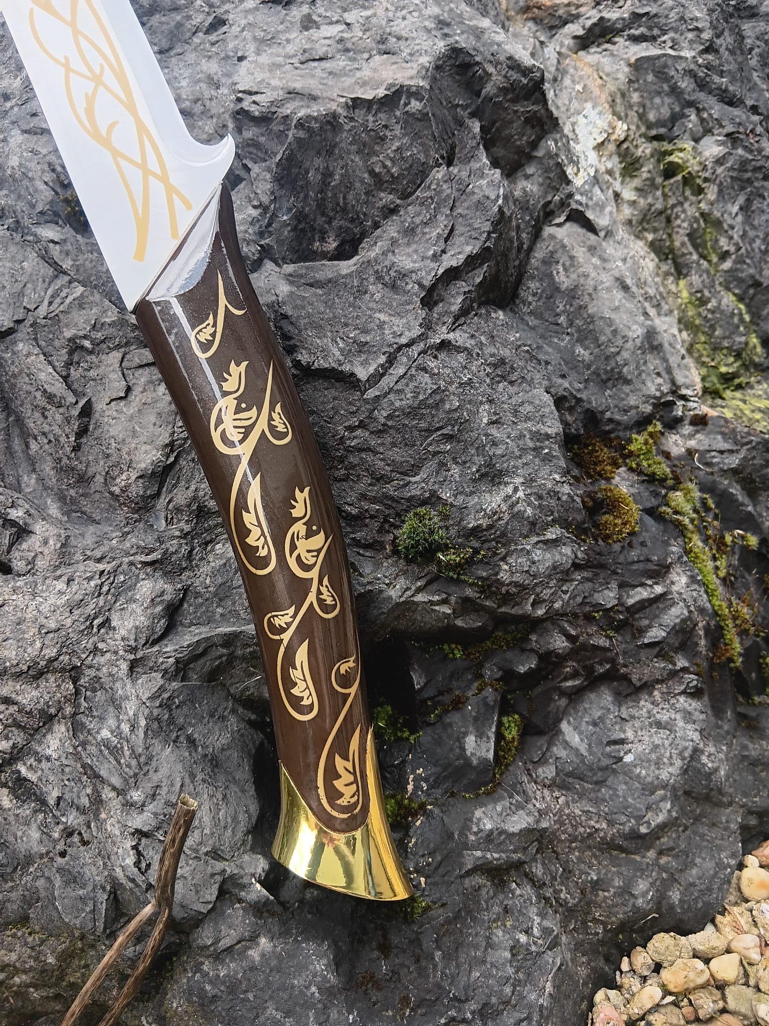 NEU Arwens Schwert Hadhafang 97,5cm lang 76cm Edelstahl Klinge 1,6kg mit edlem Schwertständer für Cosplay Replik Thema Film Movie Buch Fans Merch Sammler Mittelerde Freunde Dekoration