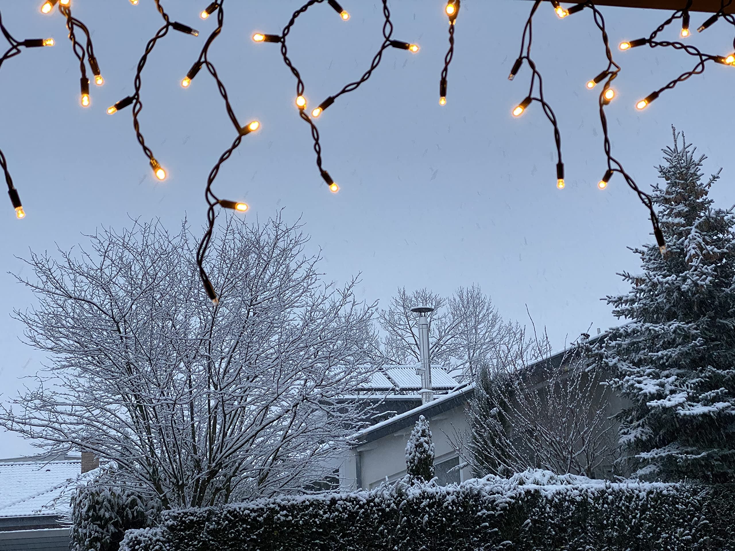 Profi Serie - LED Eisregen Lichterkette Außen, Lichtervorhang, Eiszapfen, 3m x 0.5m, 2 Segmente, Warmweiß, 10 Blinkend LED, Wasserdicht IP67, mit Netzkabel, Erweiterbar, für Dekoration