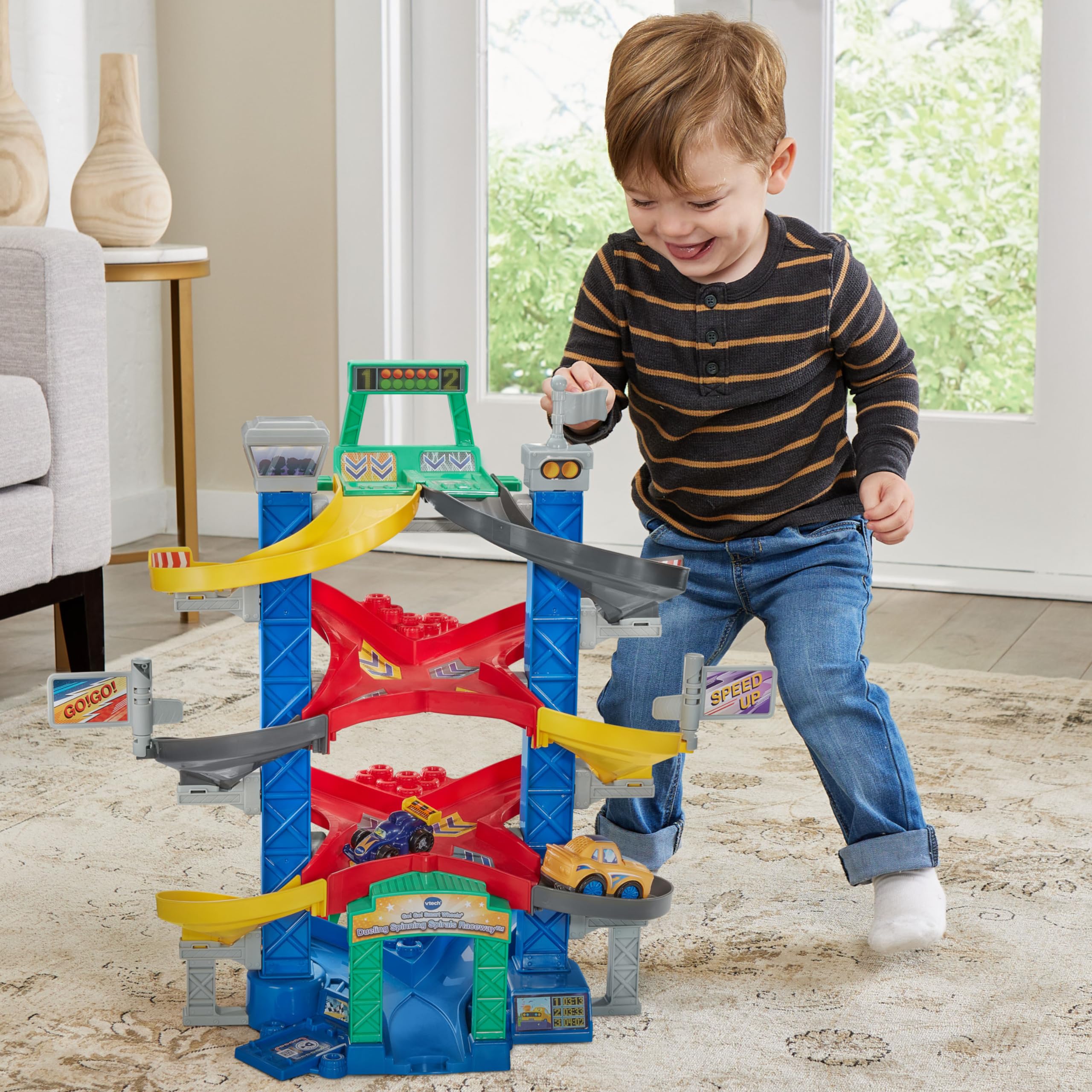 VTech - Tut Tut Bolides Série Pro, Super Tour Duo Challenge avec Voiture de Course Lenny As du Circuit, Circuit Voitures Enfant, 3 Zones Magiques, Cadeau Enfant de 2 Ans à 6 Ans - Contenu en Français