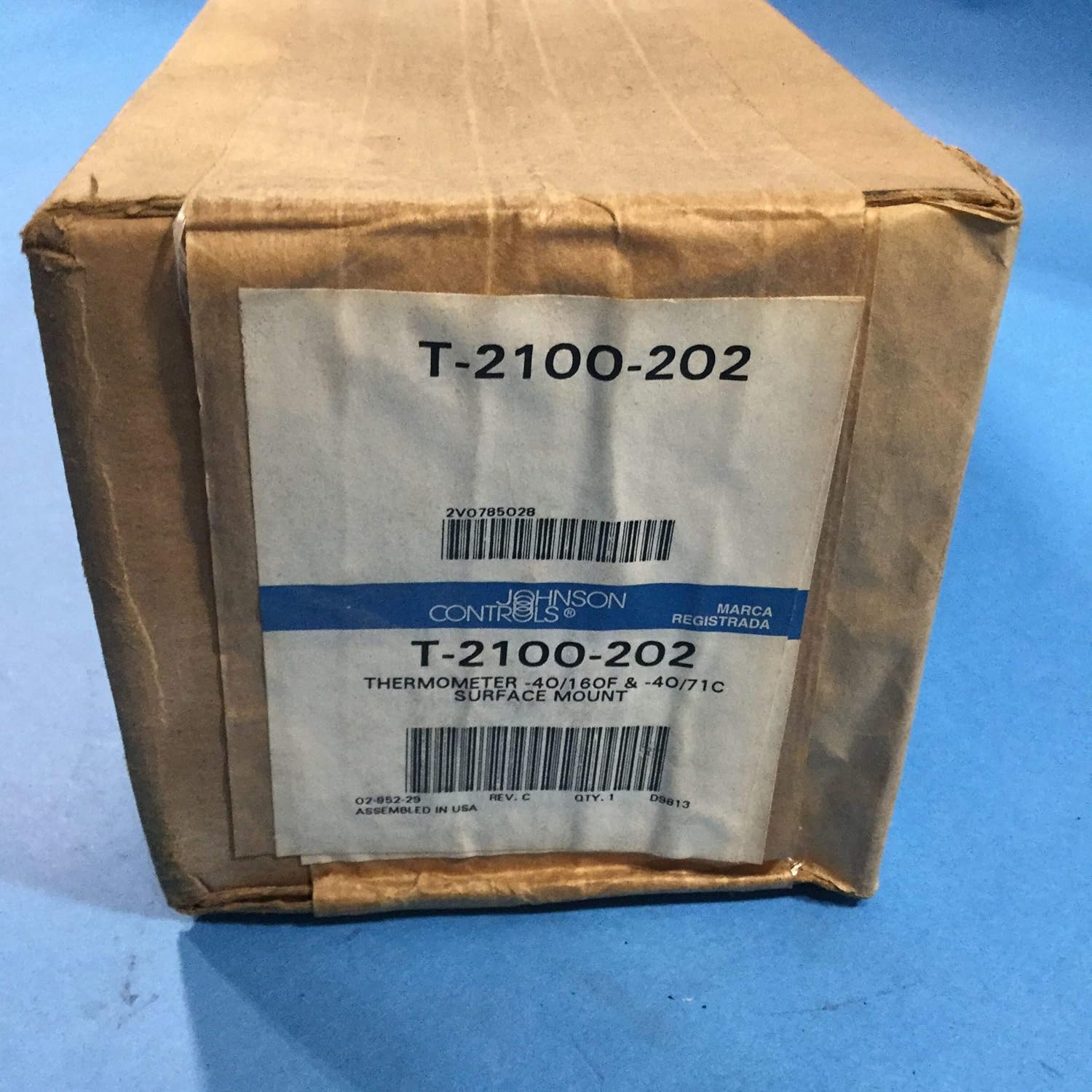 Series T-2100 Dial Thermometer with Surface Mounting Style, Averaging Element Style, -40-71° C Temperature Scale