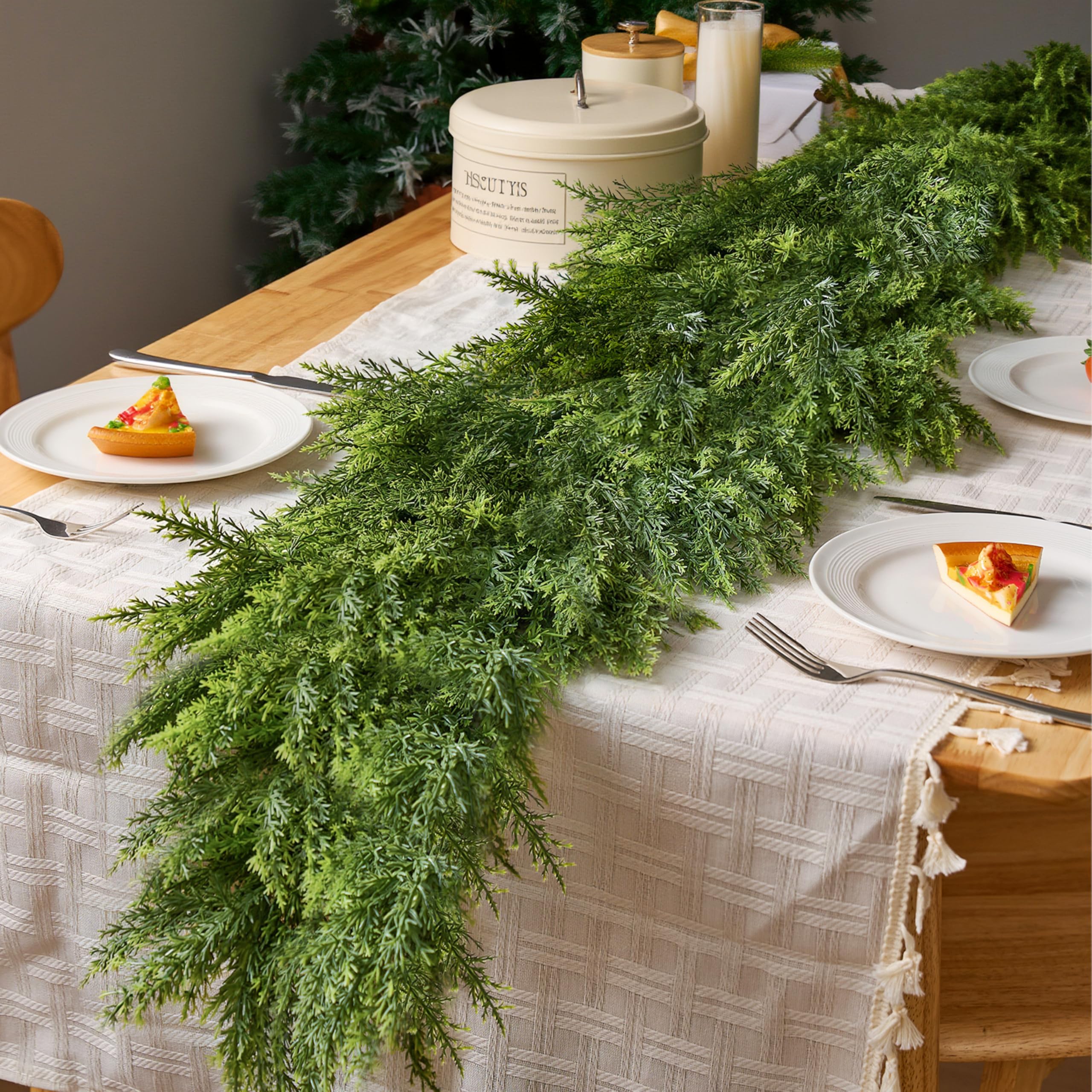 JOYIN Guirnalda de Navidad de cedro de 6 pies, diseño realista de pino grueso, exuberante y flexible, guirnalda de Navidad verde para mantel, mesa, porche, interior, decoraciones de fiesta de Navidad