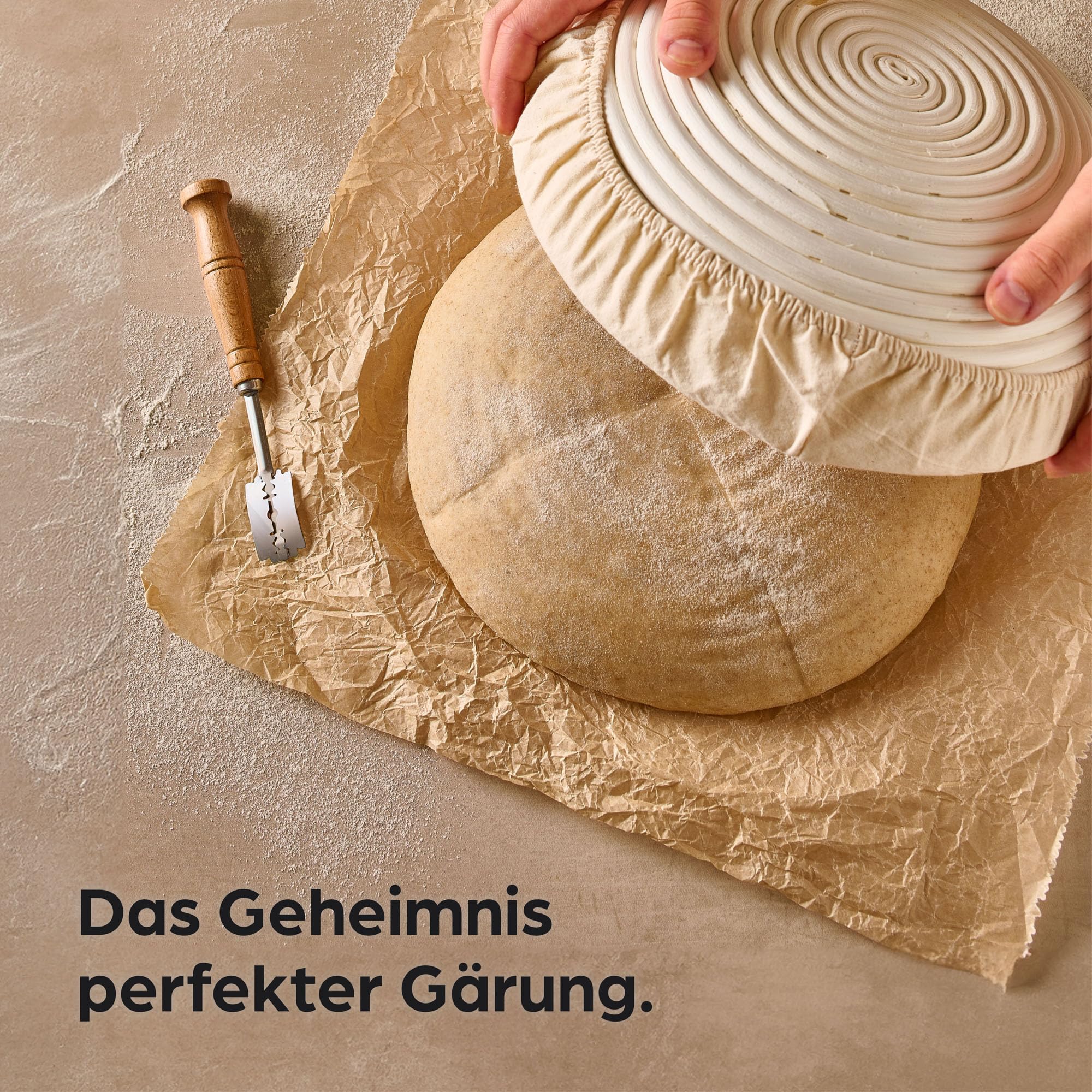 Praknu Gärkorb zum Brotbacken - Aus nachhaltigem Rattan - Rund - Set inkl. Bürste, Leineneinlage & Brotbeutel - Geruchsneutral