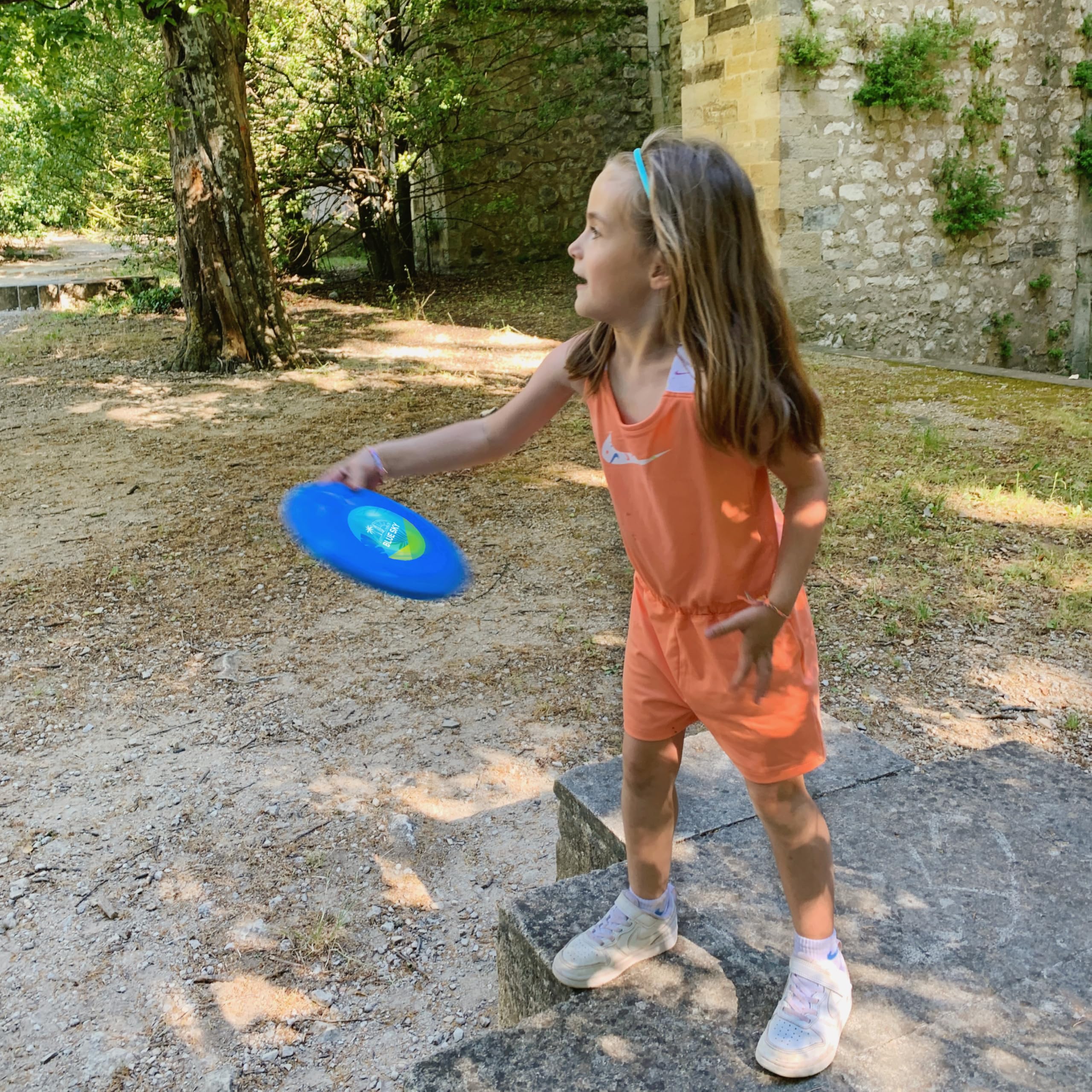 BLUE SKY - Disque Volant/Frisbee - Jeu de Plein Air - 047903 - Couleur Aléatoire - Plastique - Jouet Enfant Adulte - Jeu de Plein Air - Frisbee - À Partir de 3 Ans