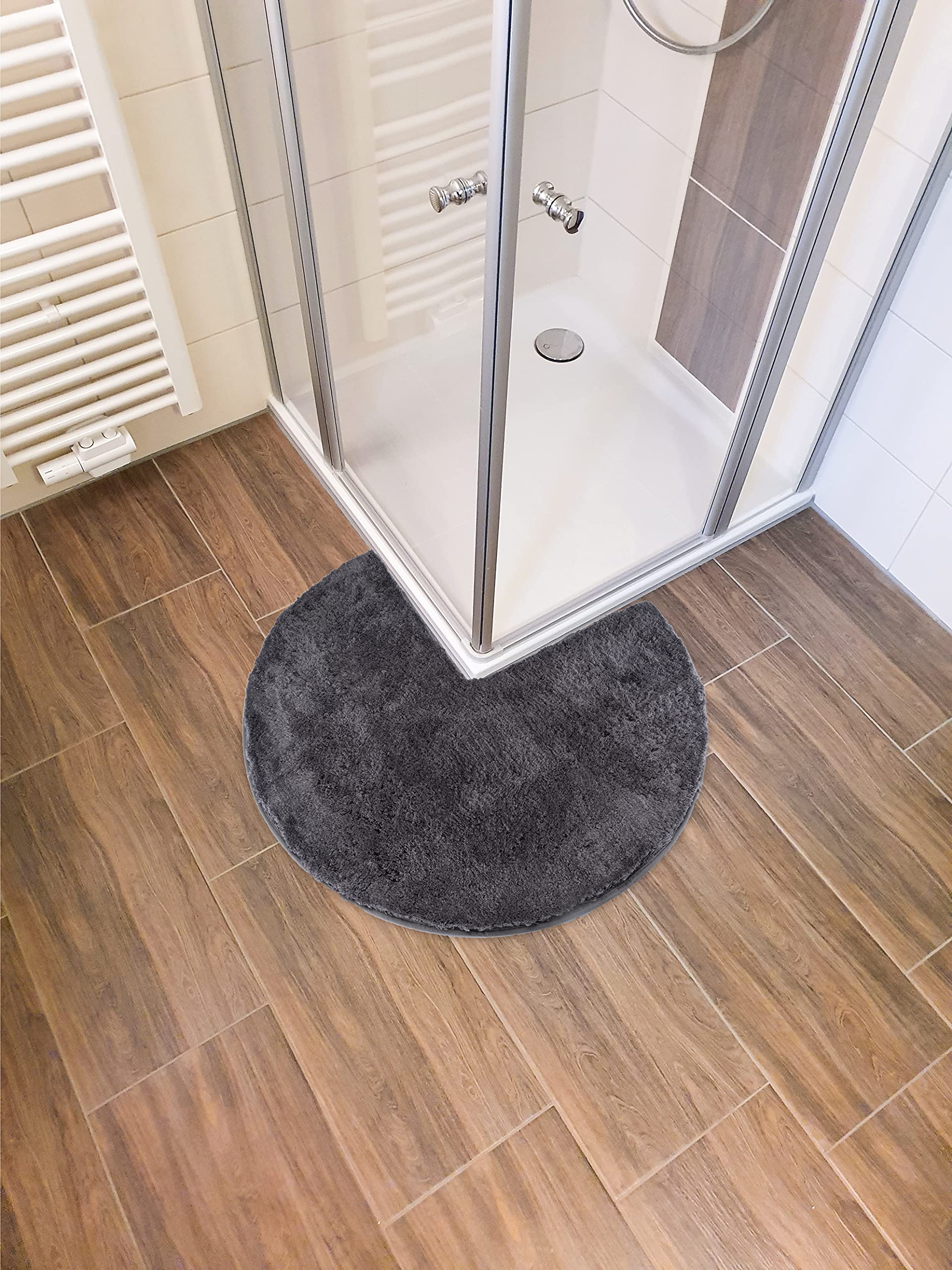 fluffy® Badteppich für Eckduschen, Hochflor aus Mikrofaser, rutschfeste Unterseite (Rund | Innenmaße 45 x 45 cm, Anthrazit)
