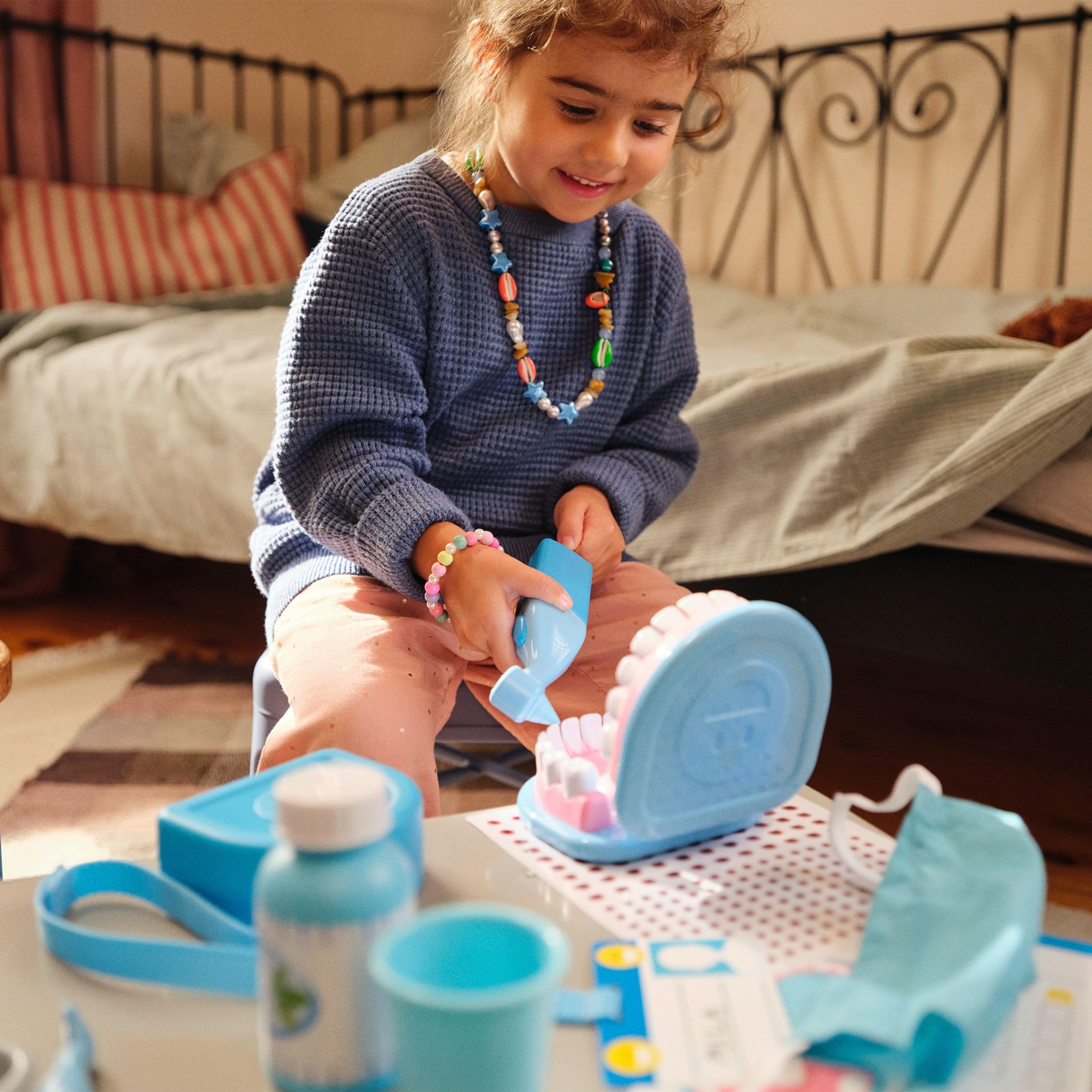 Melissa & Doug Set Per Piccoli Dentisti - Gioco Dentista con Attrezzi, Valigetta Medico, Giocattolo Educativo, Giochi di Imitazione Montessori, Regalo per Bambini e Bambine, 3+ Anni