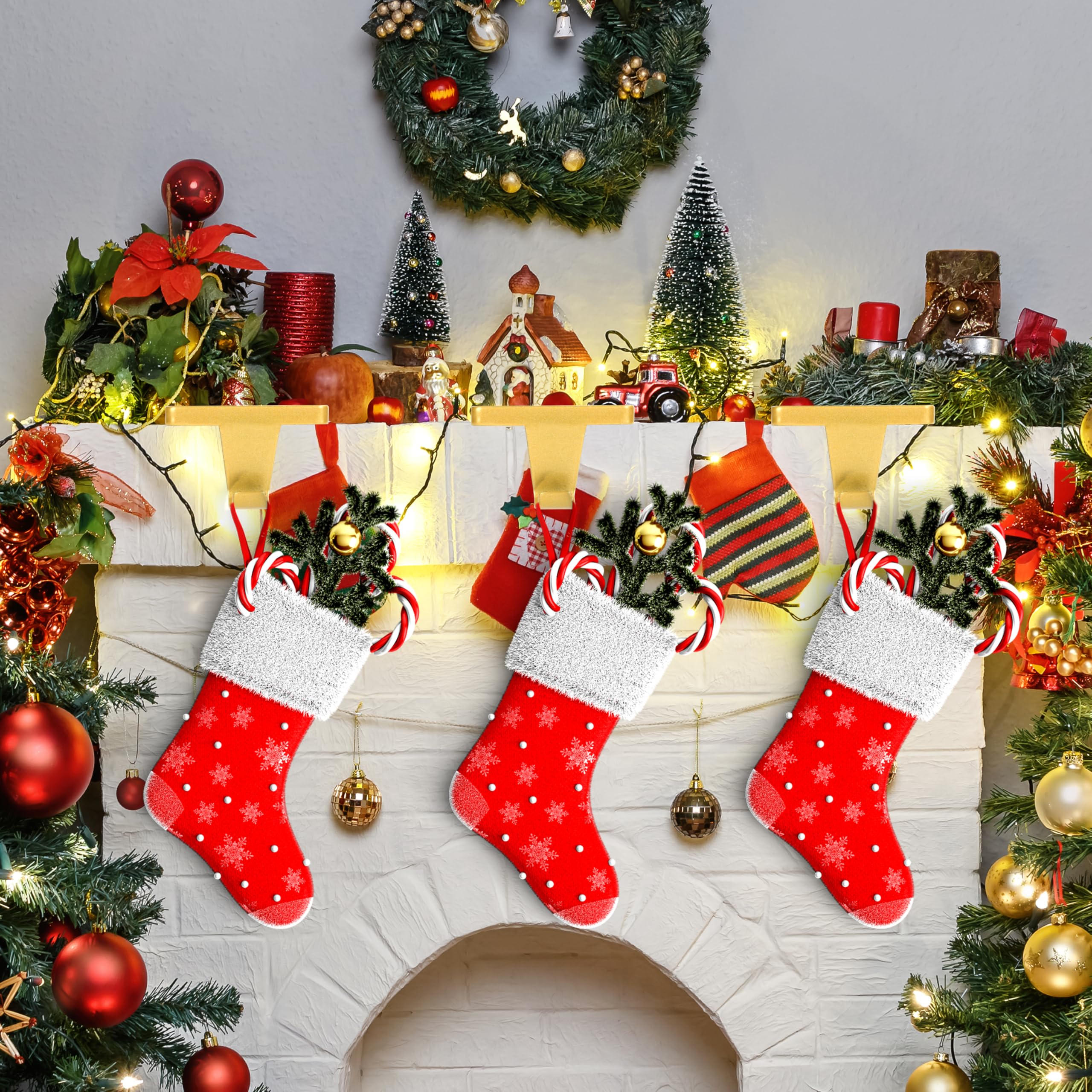 EBANKU 6 stuks kerstkous hangers voor open haard, 6 stijlen kerstkous houders voor mantel antislip stevige mantel kous haken voor kerst vakantie woondecoratie