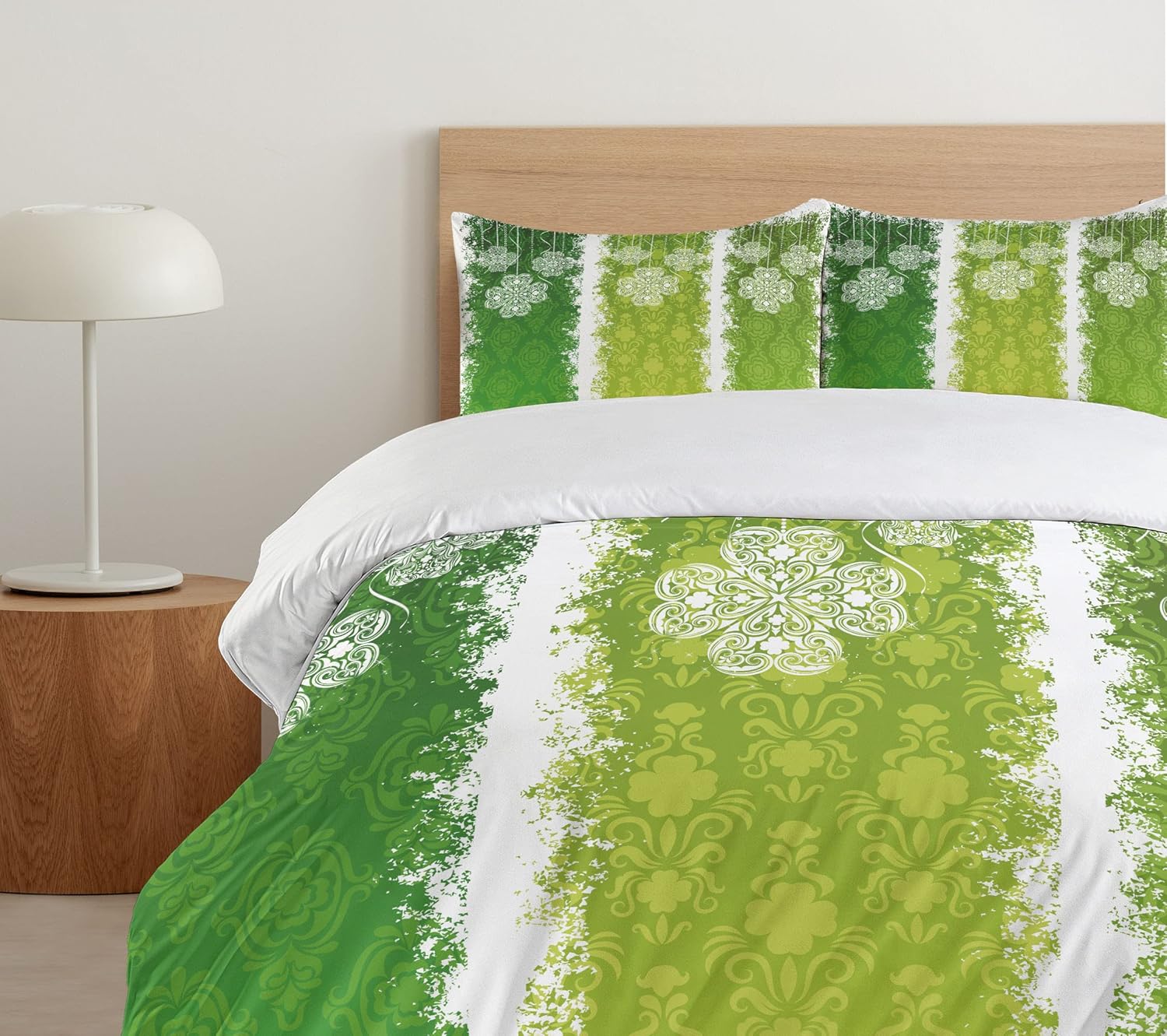 Ambesonne Irish Duvet Cover Set, Aged Vintage Antique on Green Toned Color Bands Celtic Historic Lace Image, Decorative 3 Piece Bedding Set with 2 Pillow Shams, Queen Size, Green White