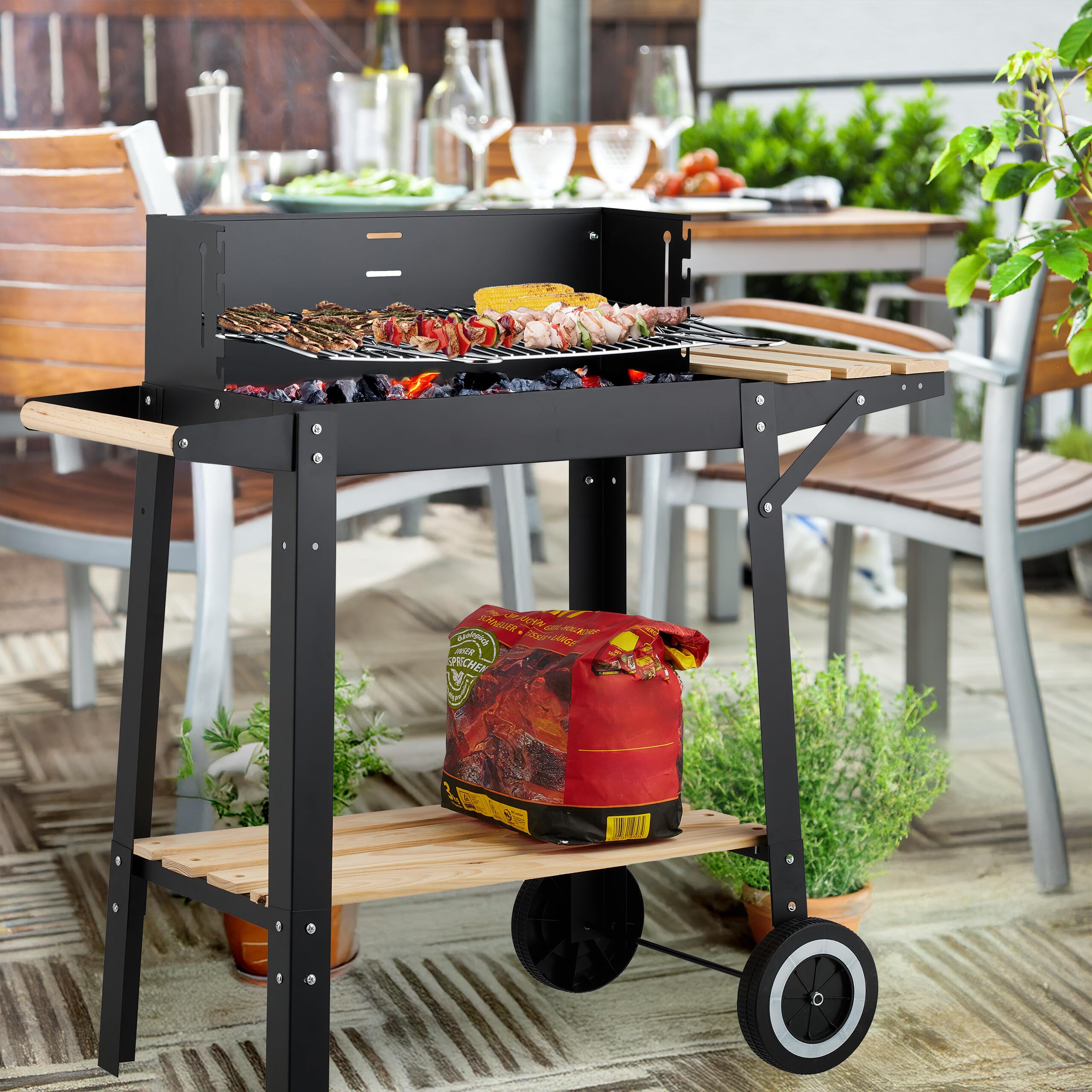 Relaxdays Grill na węgiel drzewny z kołami, regulowany grill z osłoną przeciwsłoneczną, 2 półki, HLP 80,5 x 86 x 42 cm, stal, drewno, tworzywo sztuczne