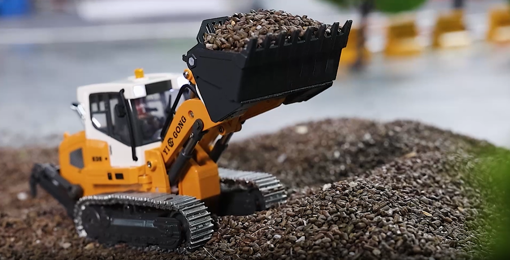 Amazon.com: wheelfun 1:50 RC Electric Lifting Tracked Loader Lr636