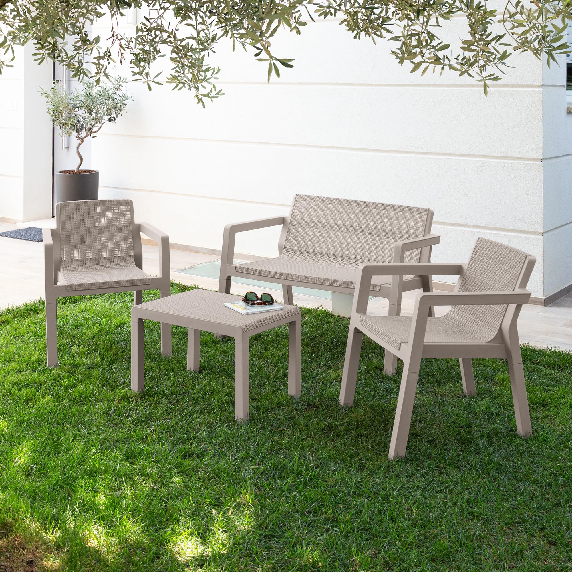 Toomax Set Salotto da giardino Riviera 4 posti grigio tortora, in polipropilene effetto juta, 2 poltrone con schienale ergonomico, divanetto da 2 posti e tavolo, ideale per terrazzi e spazi esterni