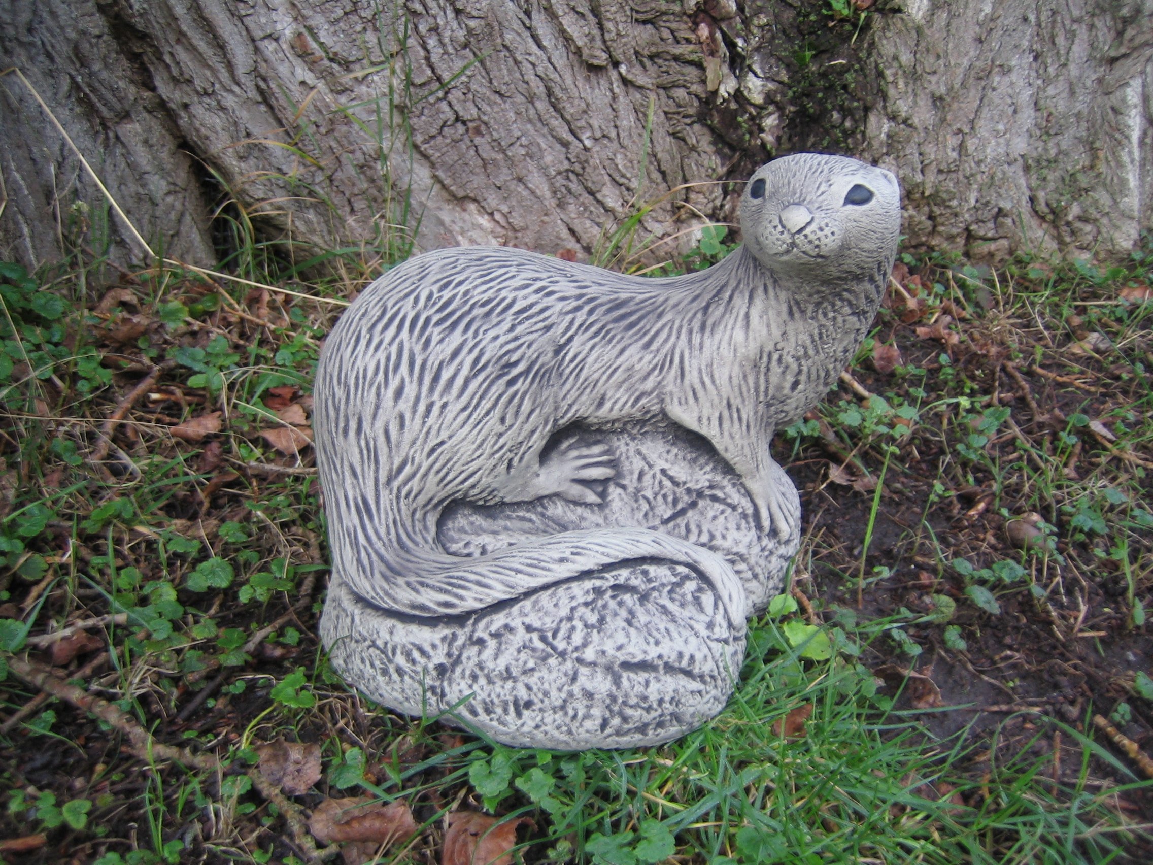 Neilsstonecraft Grey Large Curled Otter Stone Garden Ornament