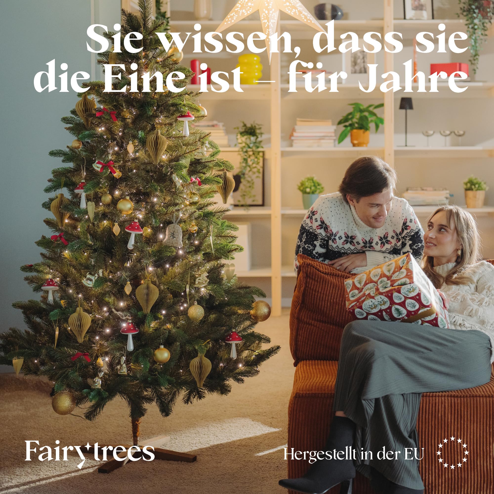 FAIRYTREES Weihnachtsbaum künstlich, Nordmanntanne Premium 180 cm, Naturgetreue Spritzguss Elemente, Made in EU, Künstlicher Weihnachtsbaum mit handgefertigtem Ständer aus Eschenholz