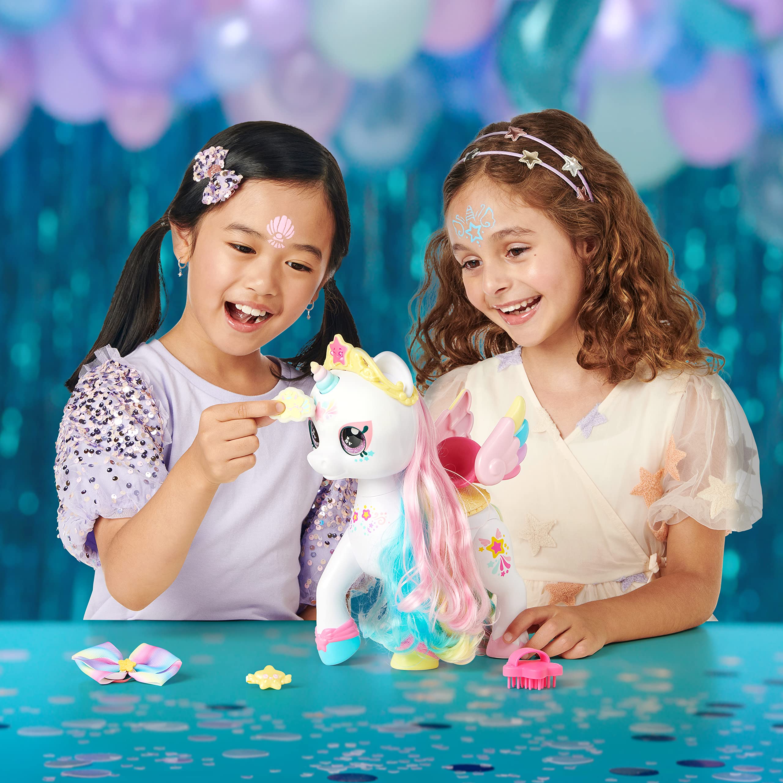 Kindi Kids Secret Saddle Makeup Dress. 1 magiczna gąbka. Akcesoria do szczotkowania i stylizacji grzywy jednorożca można znaleźć w jego siodle, 50247, Wielokolorowy, M