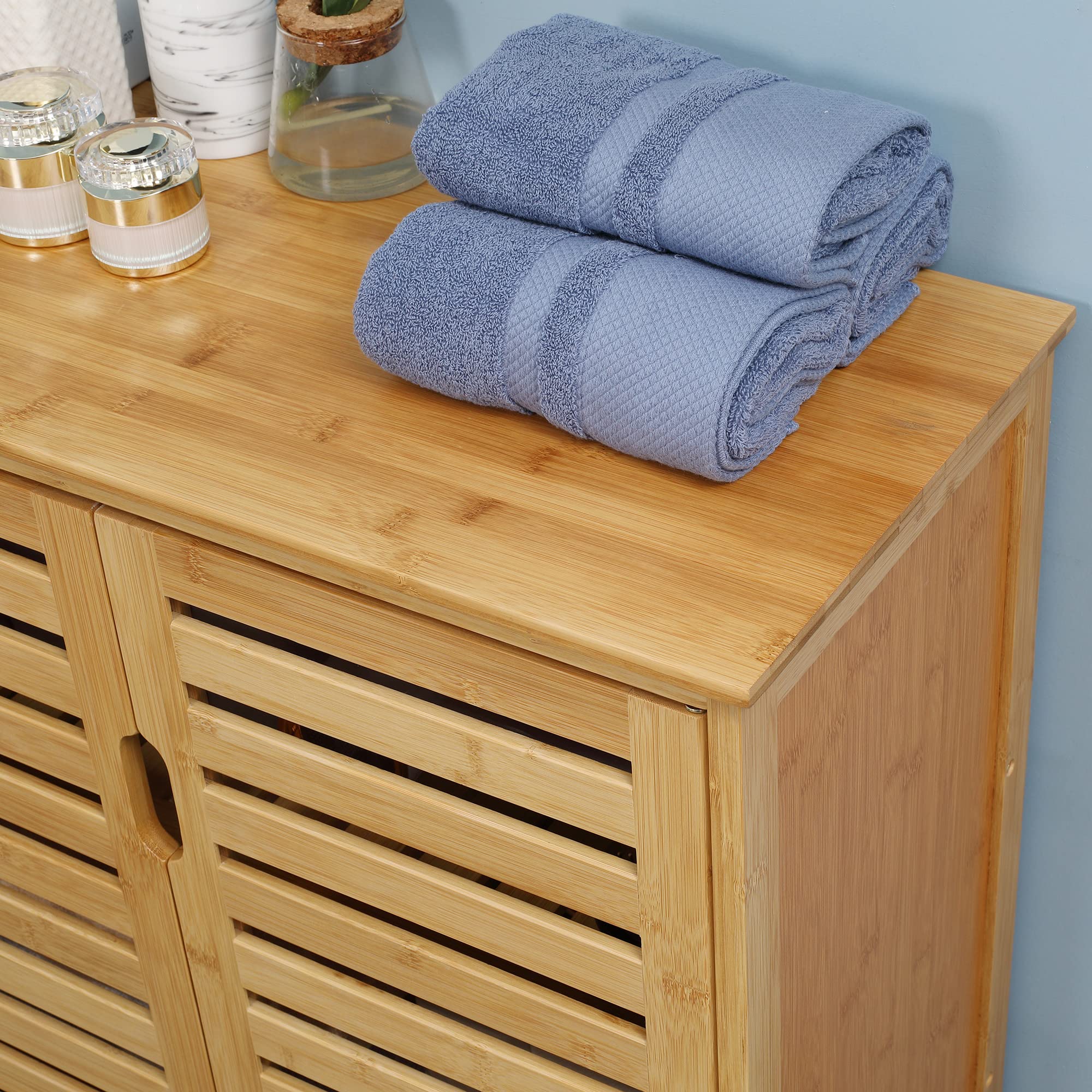 kleankin Mobile Bagno Moderno a 2 Ante, Armadietto da Bagno con 2 Ripiani Ventilati in Bambù, 68x32x86 cm, Color Legno